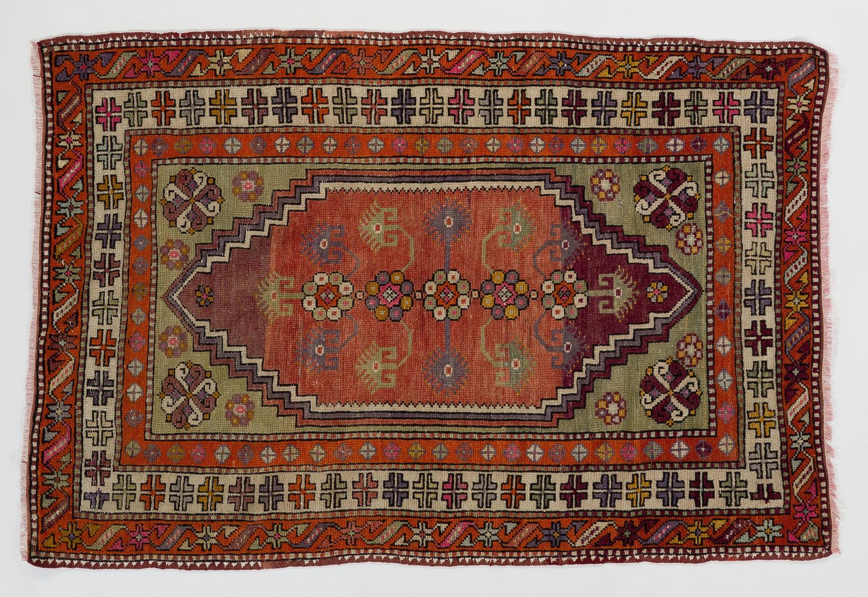 3.4x5 Ft Semi Antiker türkischer Dazkiri Dorfteppich. ein fröhlicher Sammlerteppich (Handgeknüpft) im Angebot