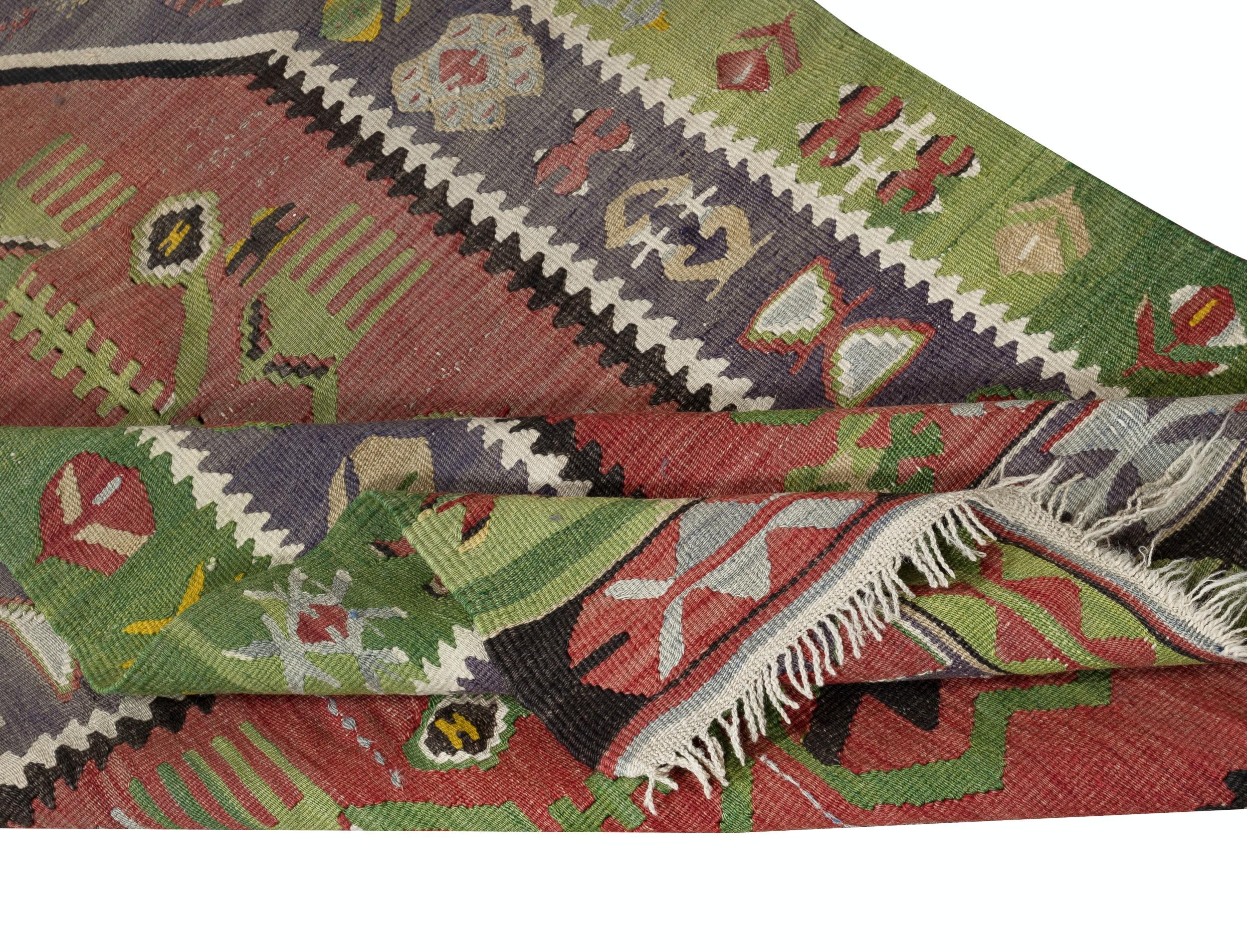Hand-Woven 3.4x5.3 Ft Flat-Weave Turkish Small Kilim. 100% Wool. Vintage Prayer Rug For Sale