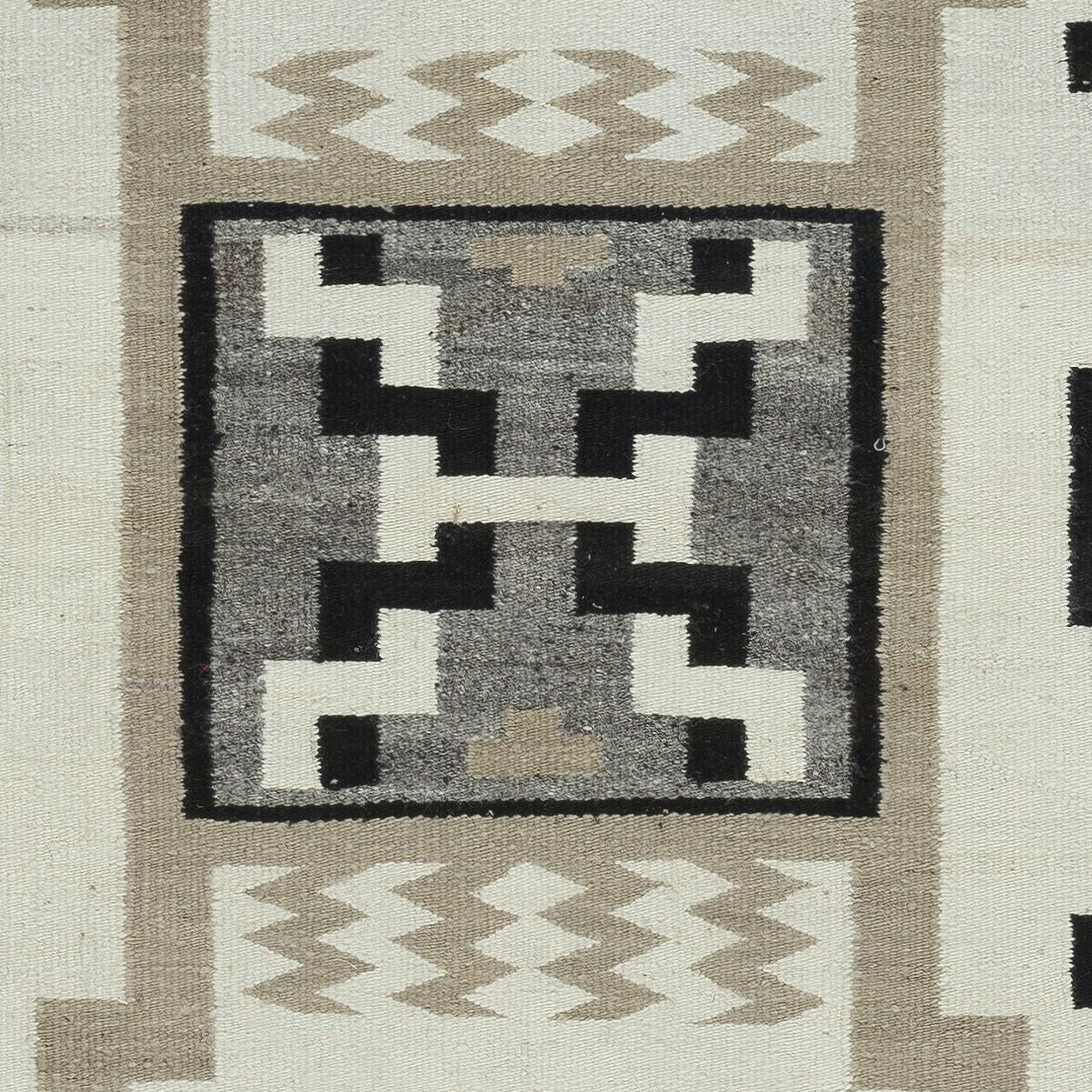 34x60 in Vintage Navajo Storm Pattern Flat-weave Kilim Rug. 100% Wool In Good Condition For Sale In Spring Valley, NY