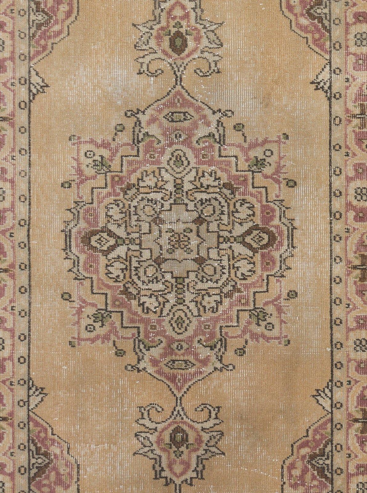 Hand-Knotted 3.4x6.3 ft Vintage Medallion Design Anatolian Oushak Rug in Beige, Pink & Green For Sale
