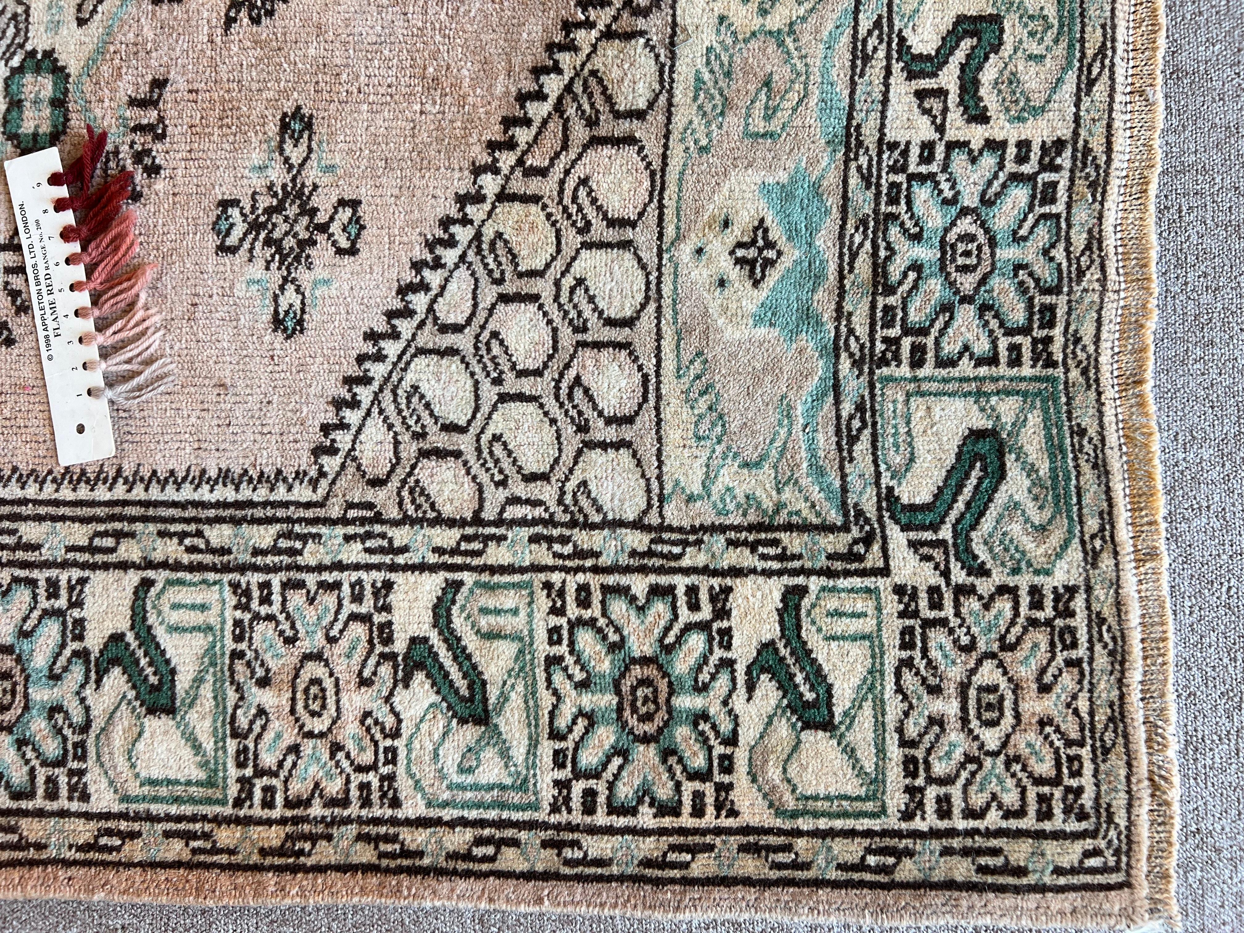 Alfombra de calle turca vintage Kula de 3,4 x 9 pies. Alfombra de pasillo de lana hecha a mano en Bueno estado para la venta en Spring Valley, NY