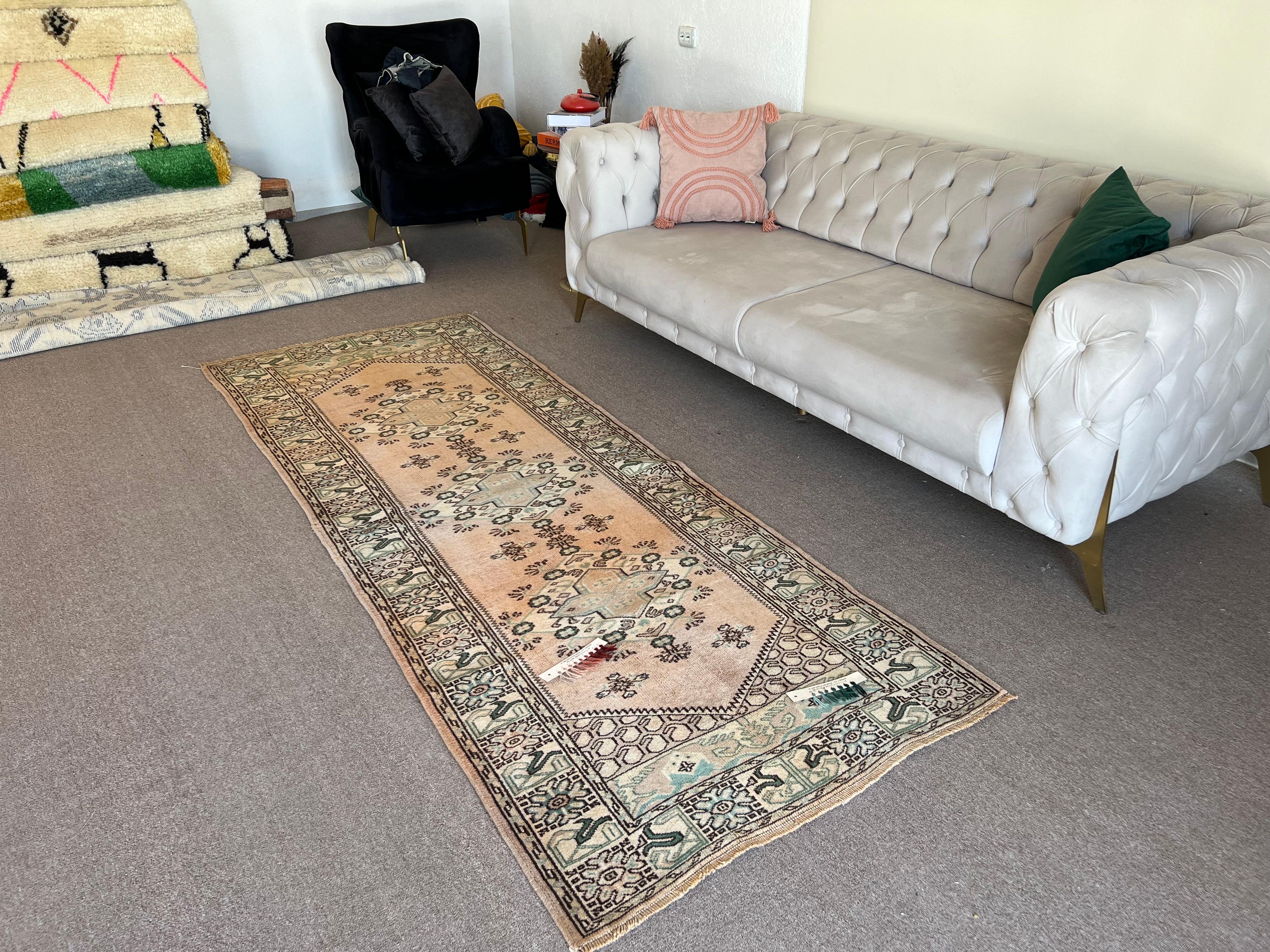 Alfombra de calle turca vintage Kula de 3,4 x 9 pies. Alfombra de pasillo de lana hecha a mano en venta 1