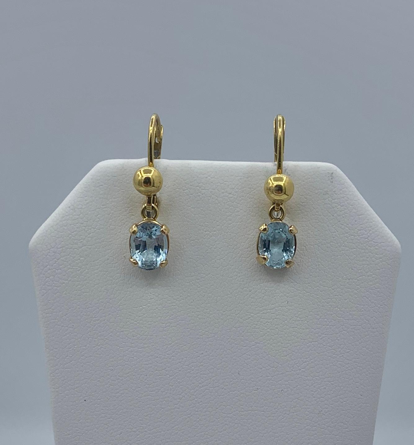 This is a gorgeous pair of Retro Blue Topaz Dangle Drop Earrings in 14 Karat Yellow Gold.  The blue topaz gems total approximately 3.5 Carats.  The gems are a gorgeous light sky blue color, they are very clean and very lively.  The oval faceted