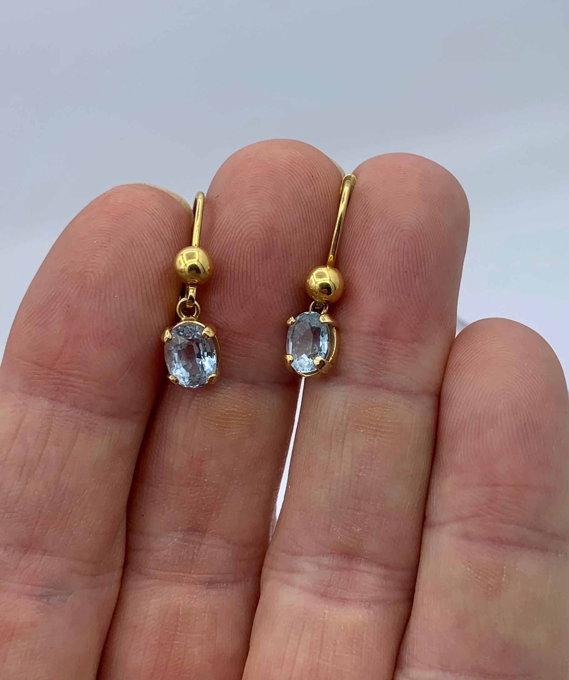 3.5 Carat Blue Topaz Dangle Earrings 14 Karat Gold Mid-Century Lever Backs In Excellent Condition In New York, NY