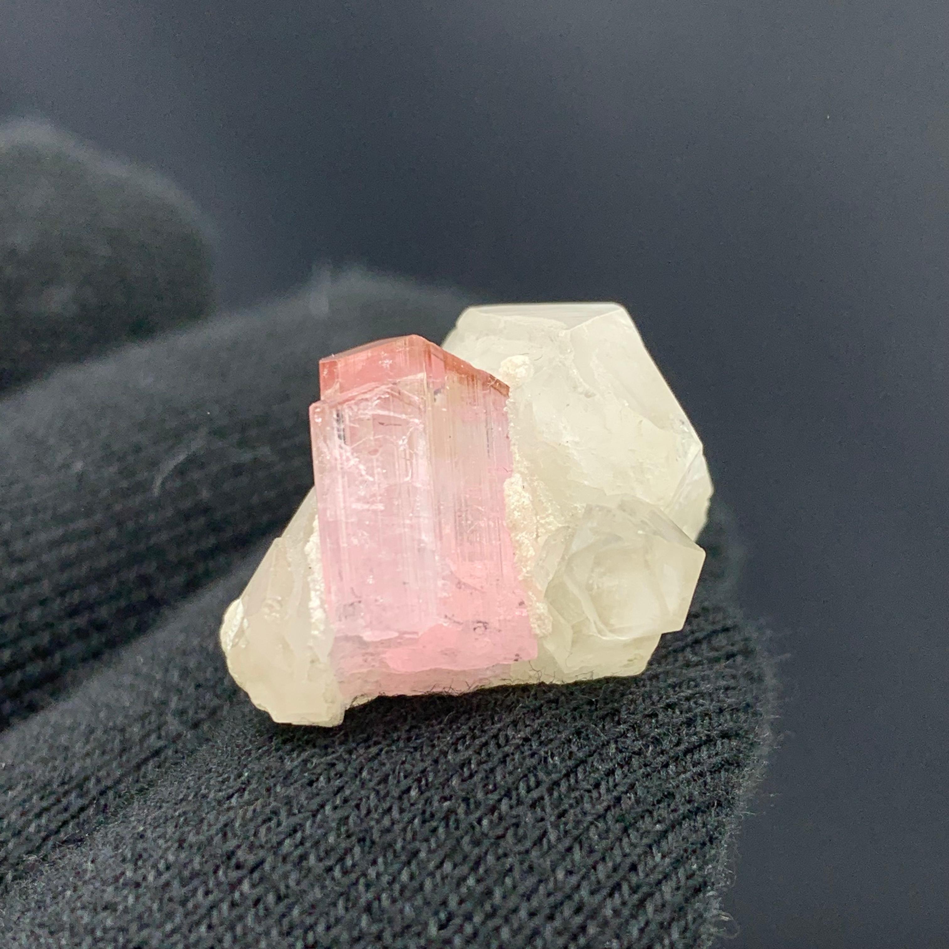 Spécimen de tourmaline rose taillée en 35 carats avec quartz de Kunar, Afghanistan  en vente 7