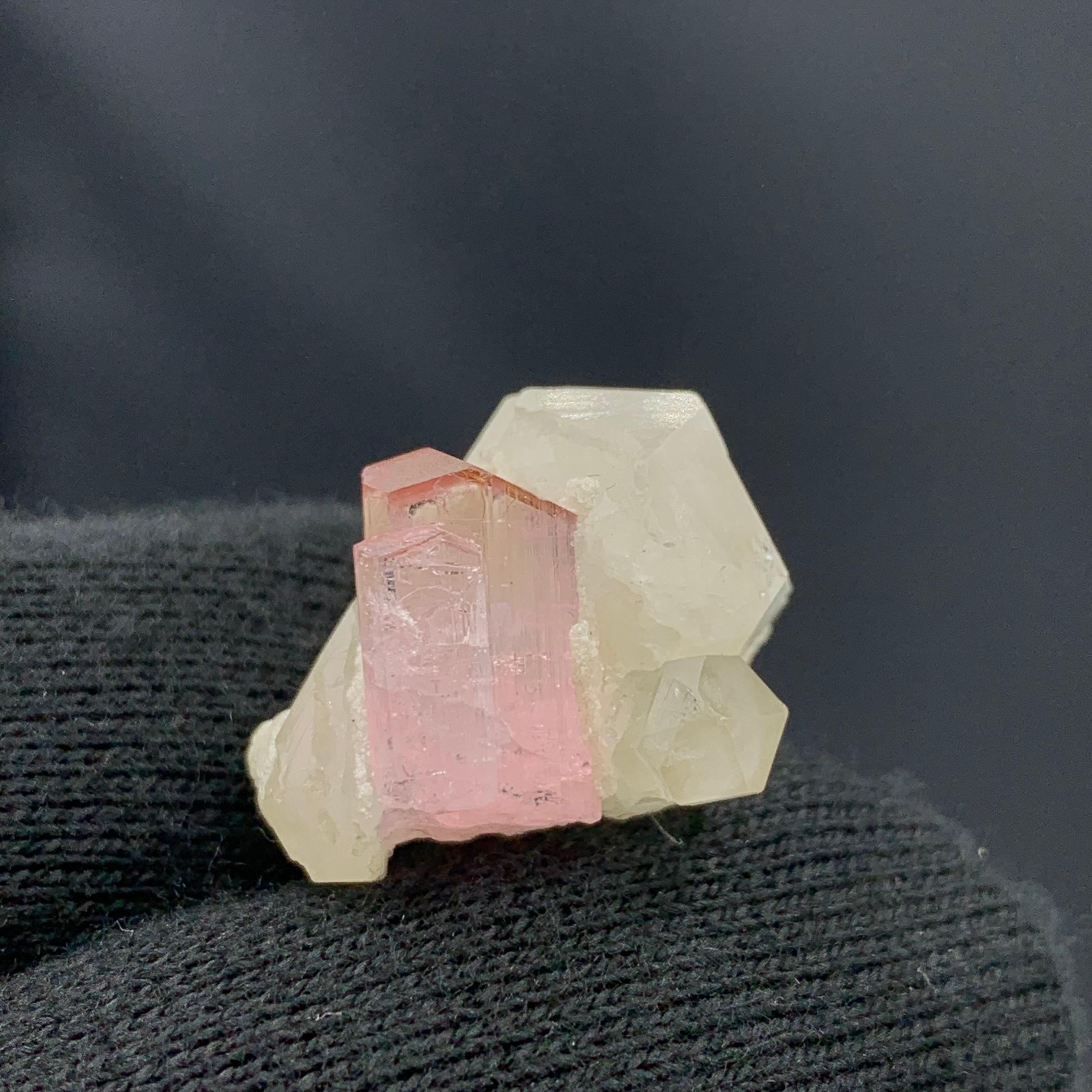 Spécimen de tourmaline rose taillée en 35 carats avec quartz de Kunar, Afghanistan  en vente 10