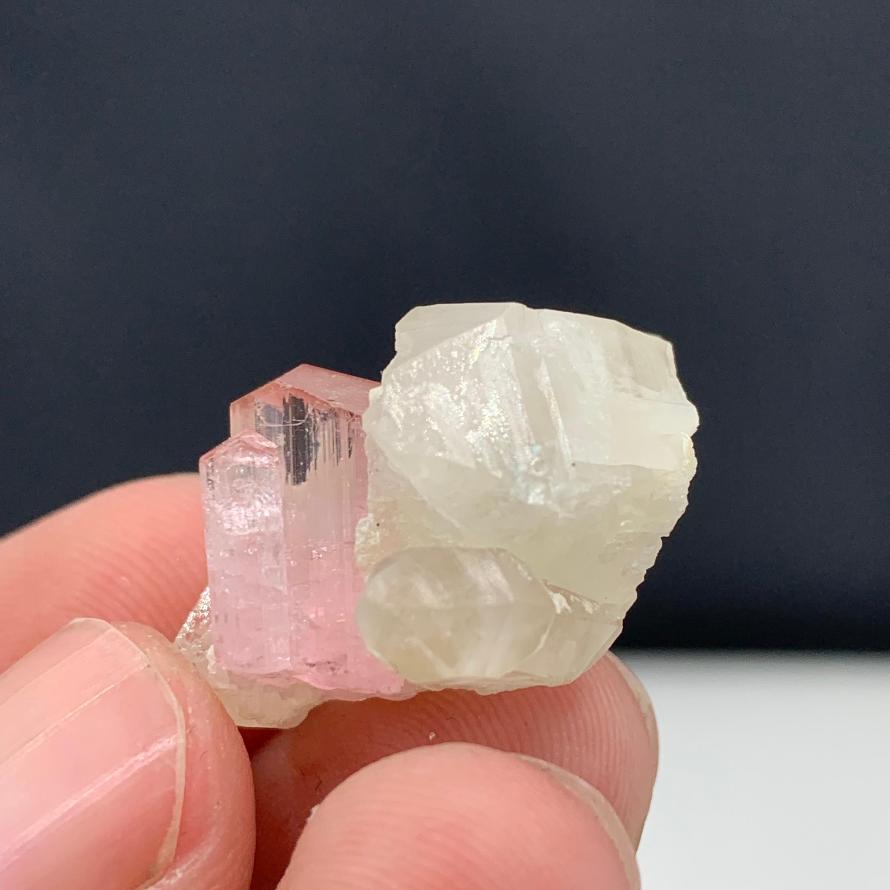 Spécimen de tourmaline rose taillée en 35 carats avec quartz de Kunar, Afghanistan  Bon état - En vente à Peshawar, PK
