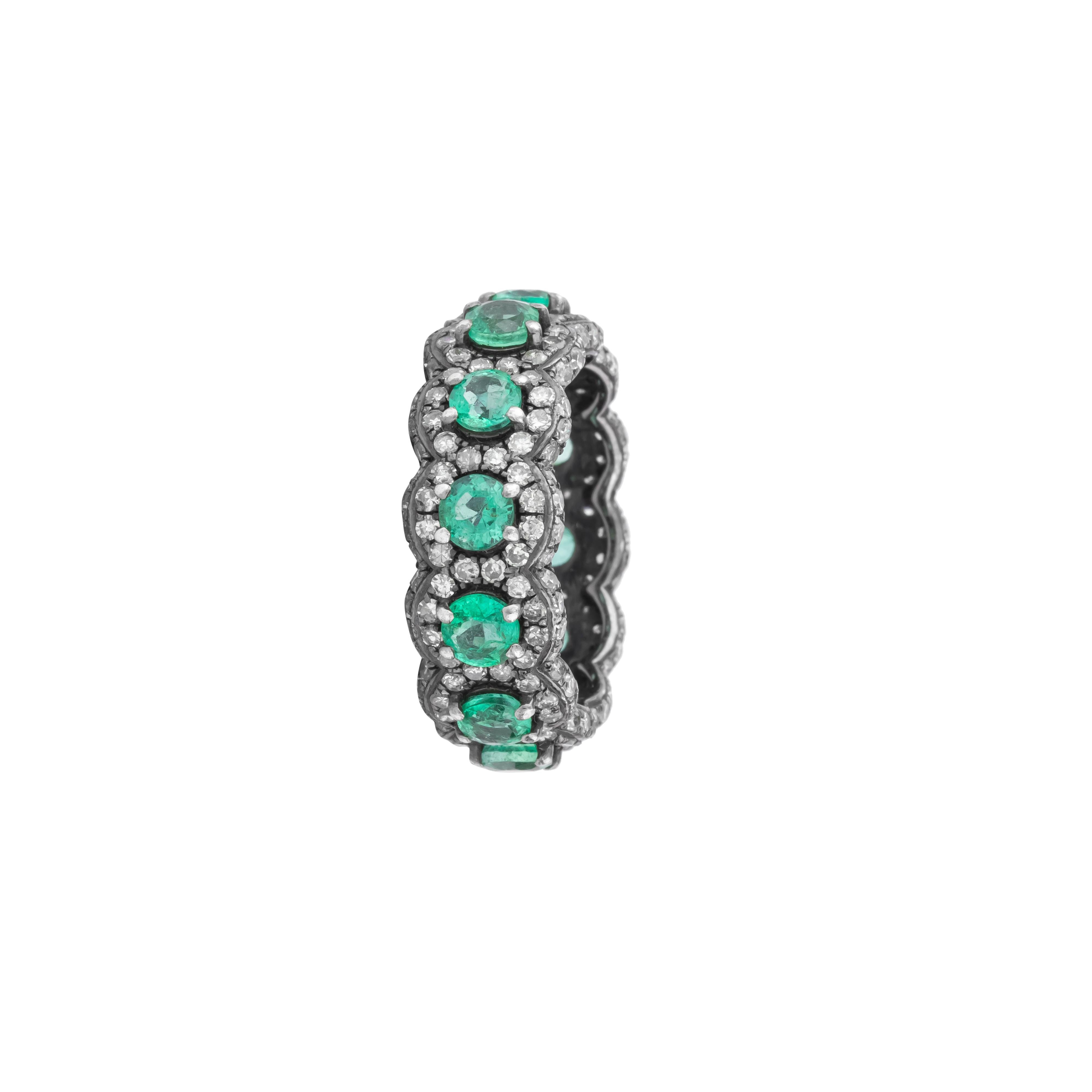 Round Cut 3.5 Carat Diamond and Emerald Band Ring For Sale