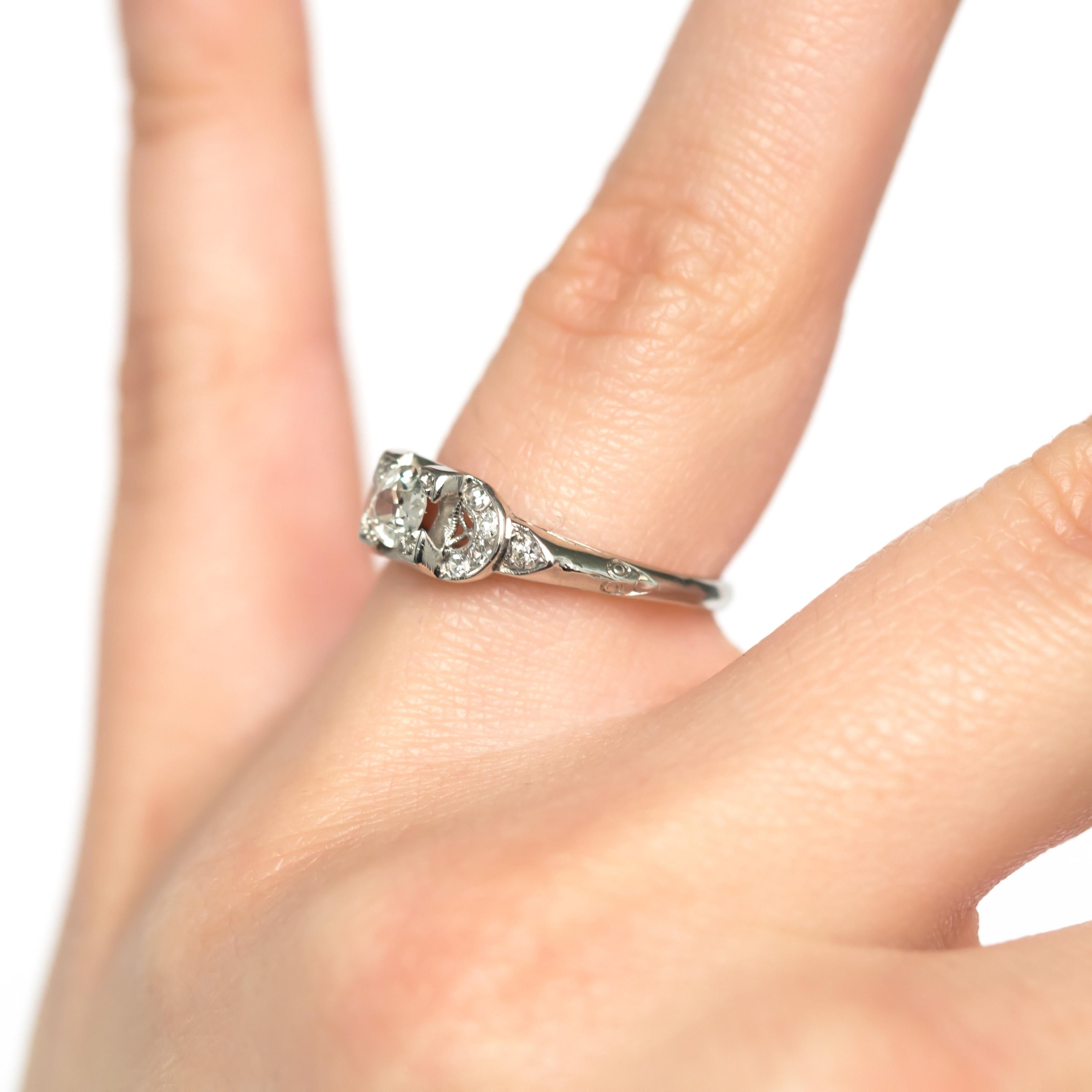 Bague de fiançailles en platine avec diamants de 0,35 carat en vente 2