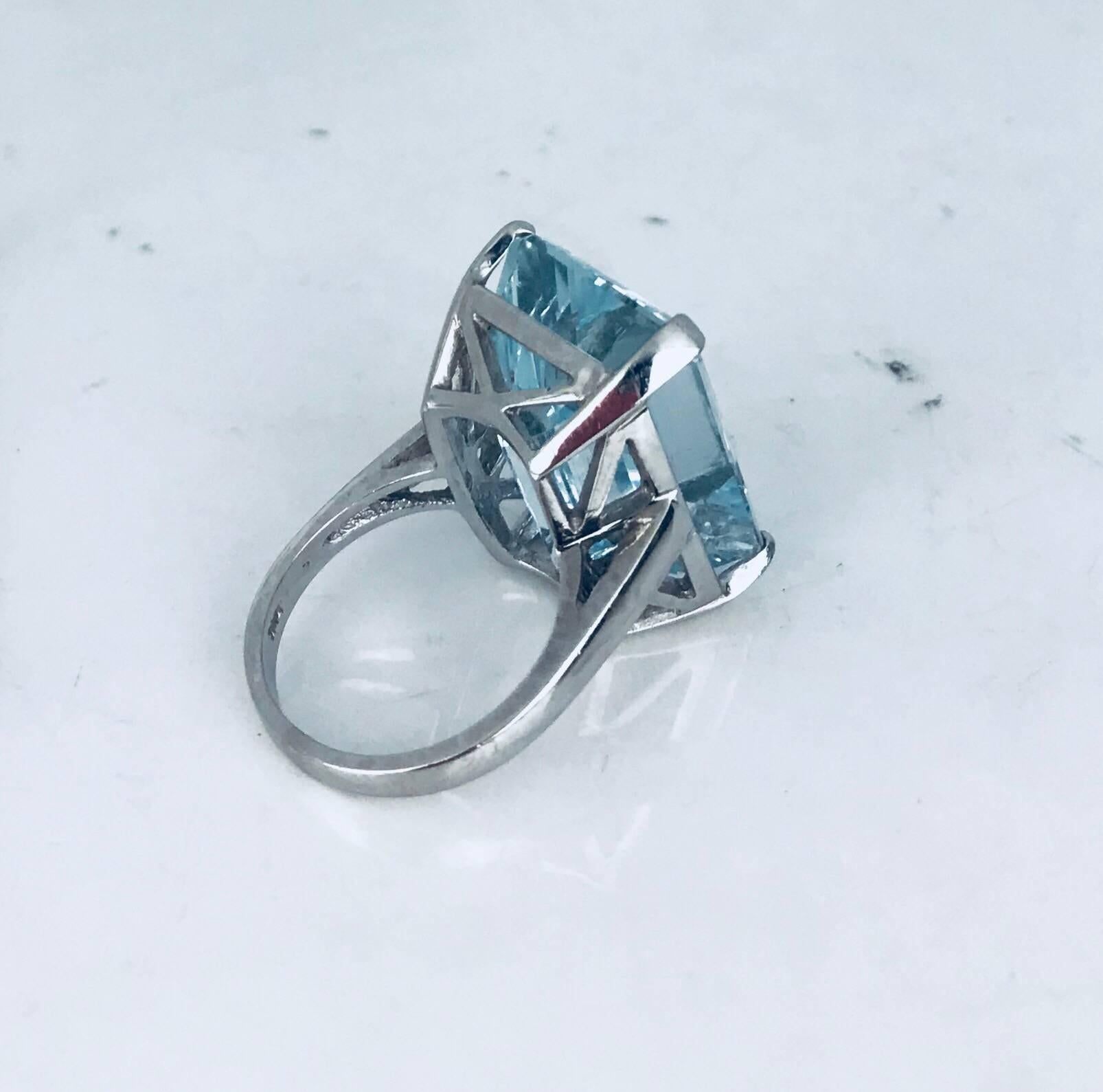 35 Carat Emerald Cut Aquamarine, 1950s Retro, 18 Karat White Gold, Powder Blue For Sale 4