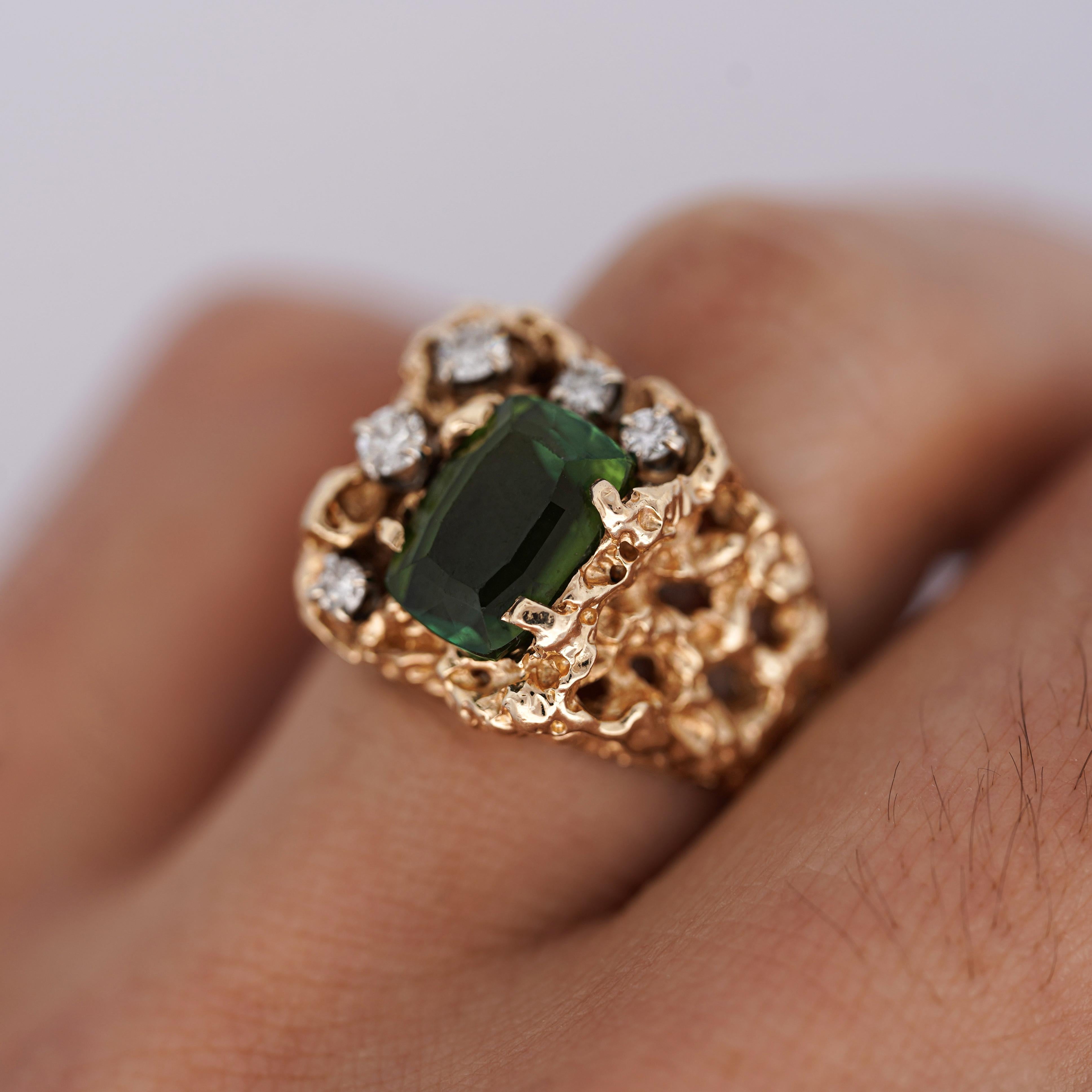 Contemporain Bague pépite d'or rose 14 carats, tourmaline verte taille coussin de 3,5 carats et diamants en vente