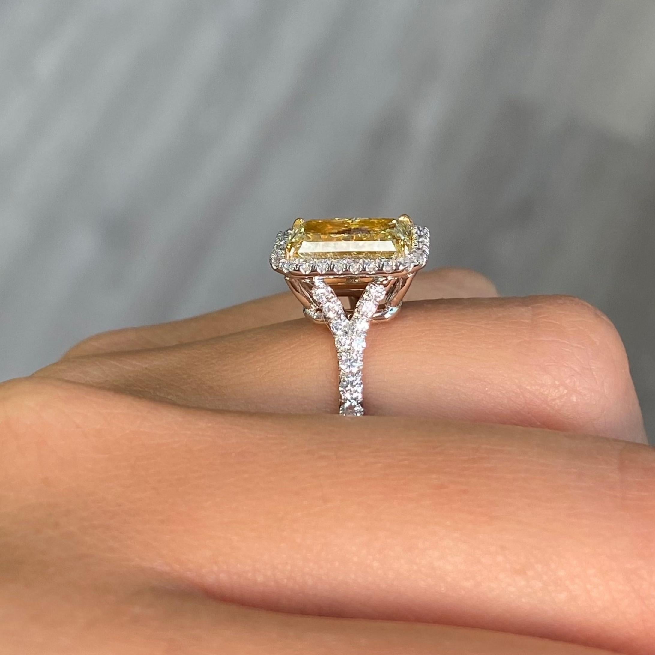 3,5 Karat GIA Light Yellow Radiant Halo Diamantring für Damen oder Herren