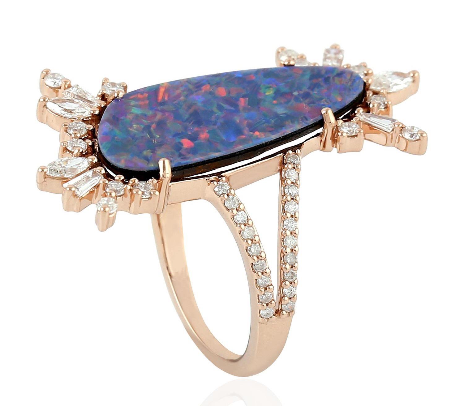 Este anillo ha sido meticulosamente elaborado con oro de 18 quilates, ópalo de 3,5 quilates y diamante de 0,67 quilates.

El anillo es de la talla 7 y puede cambiarse a una talla mayor o menor si se solicita. 
SEGUIR  escaparate de MEGHNA JEWELS