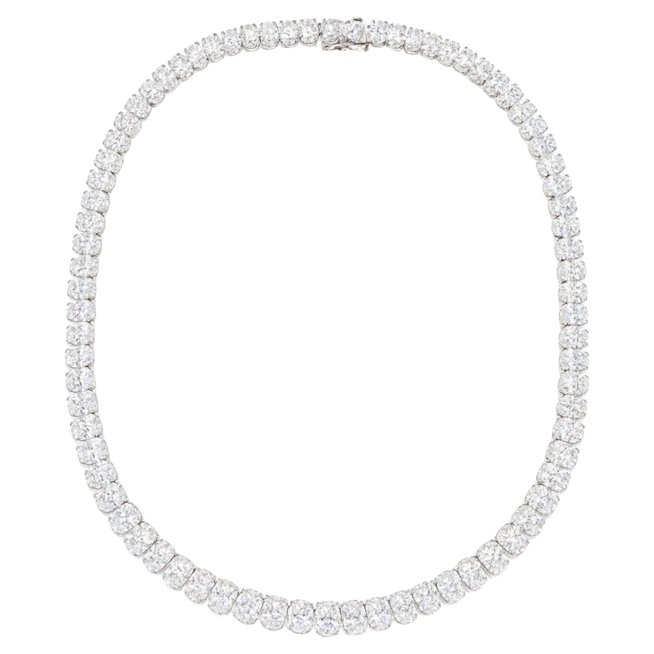 Collana tennis ovale graduata da 35 carati in platino in vendita