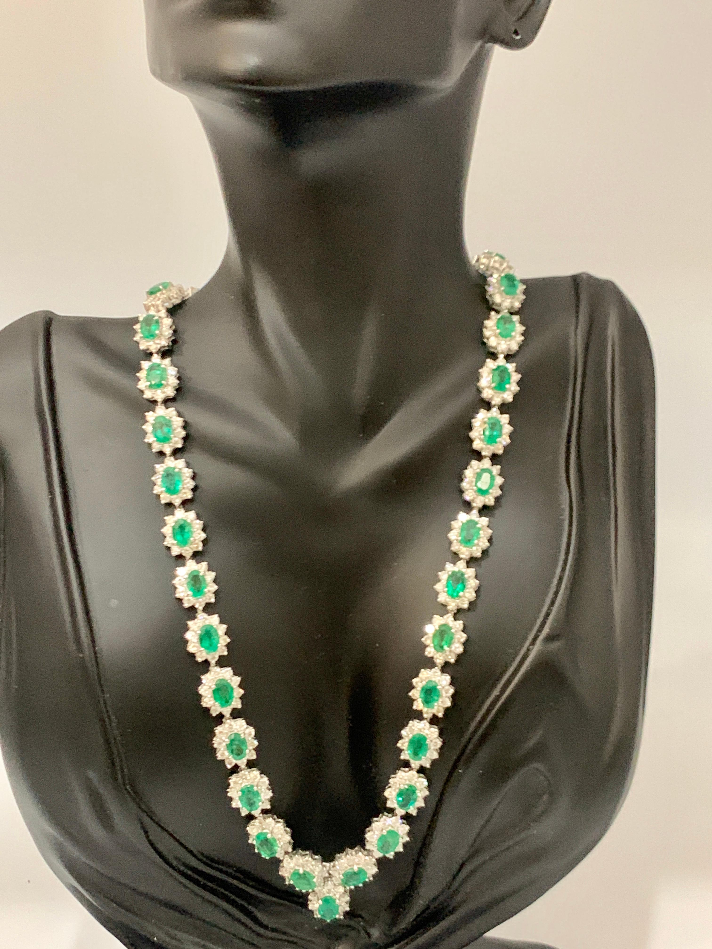 30 Carat Oval Shape Natural Emerald & 23 Carat Diamond Necklace in 18 Karat Gold For Sale 3