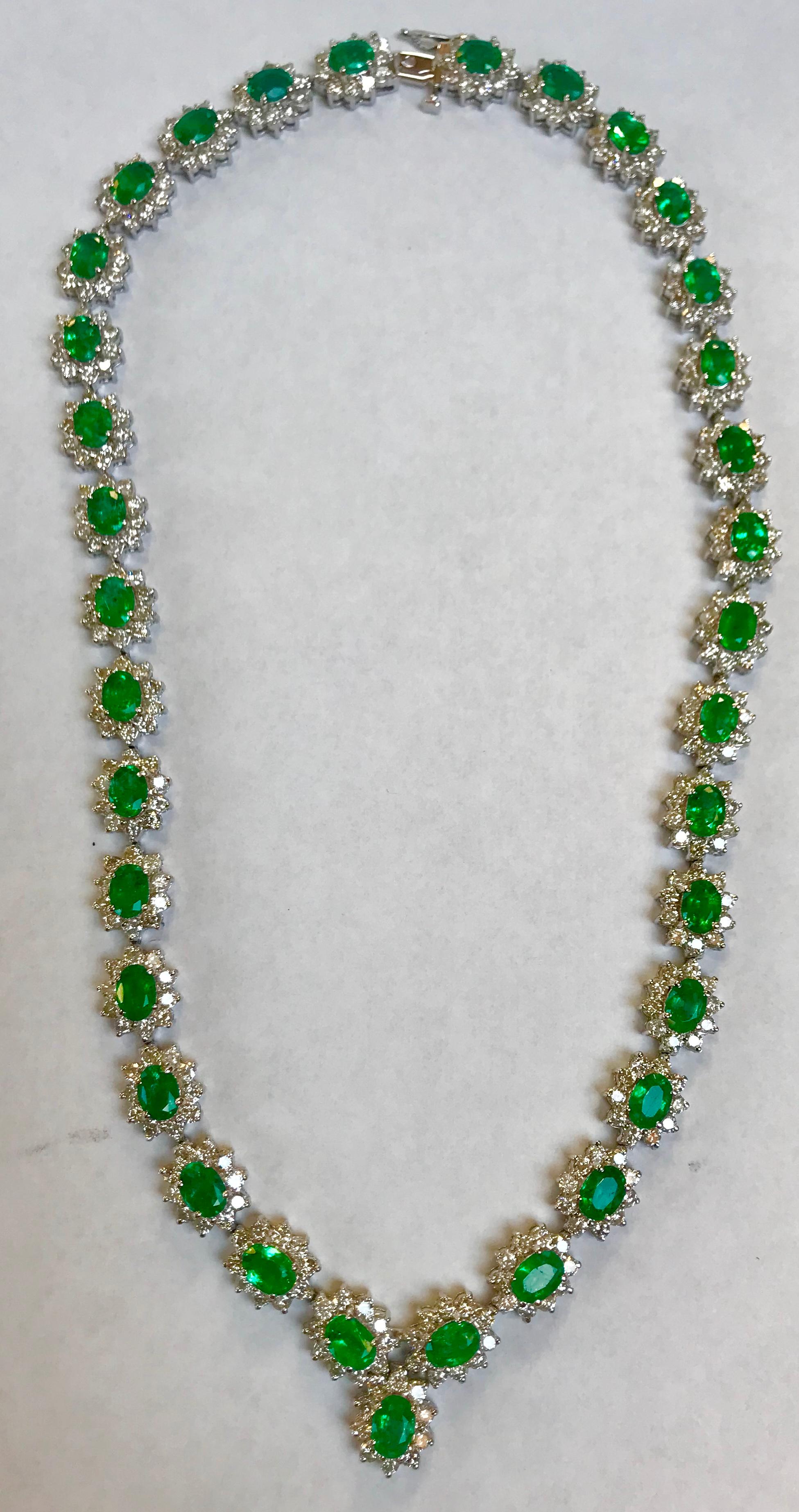 Oval Cut 30 Carat Oval Shape Natural Emerald & 23 Carat Diamond Necklace in 18 Karat Gold For Sale