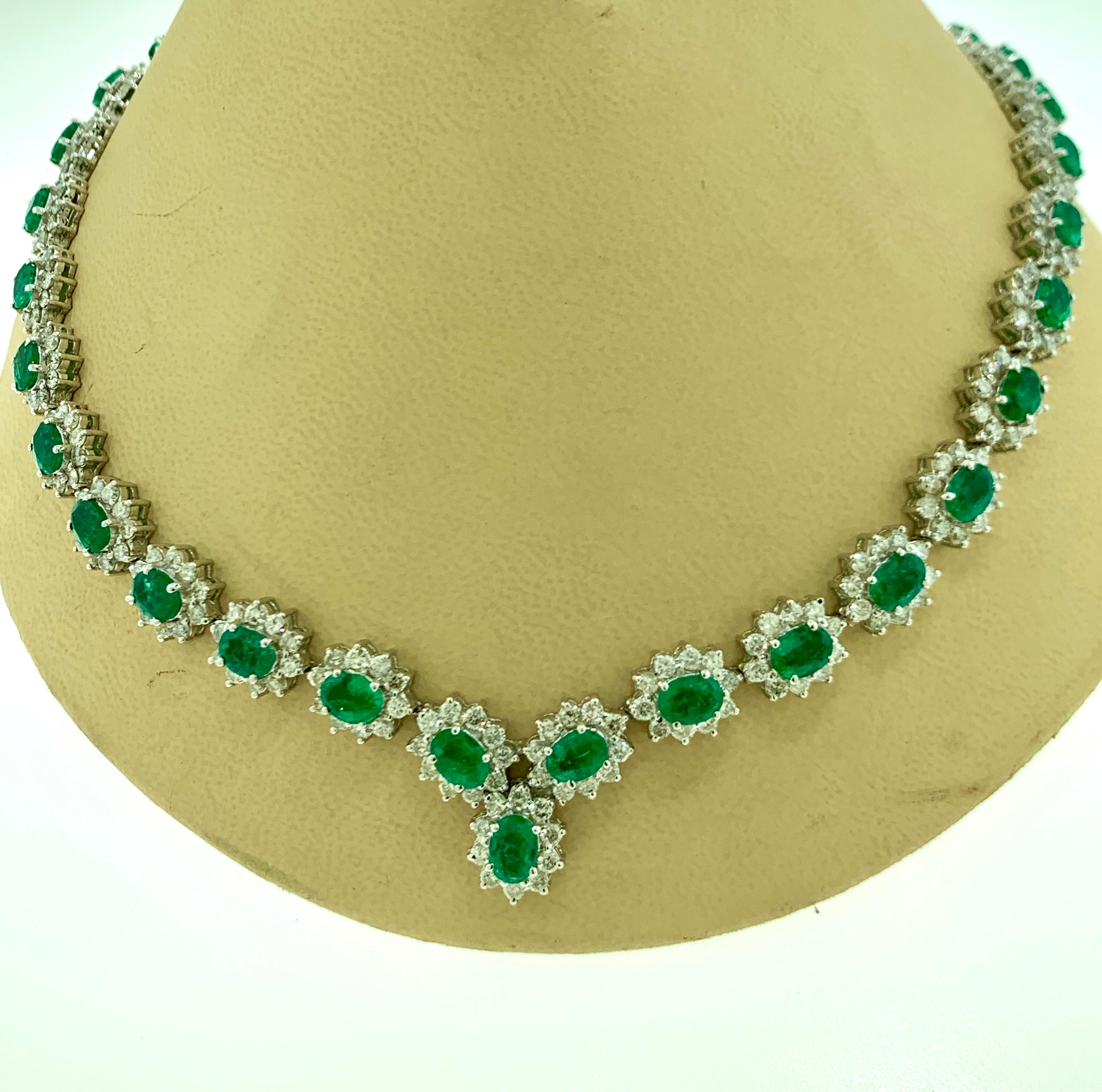 30 Carat Oval Shape Natural Emerald & 23 Carat Diamond Necklace in 18 Karat Gold In Excellent Condition For Sale In New York, NY