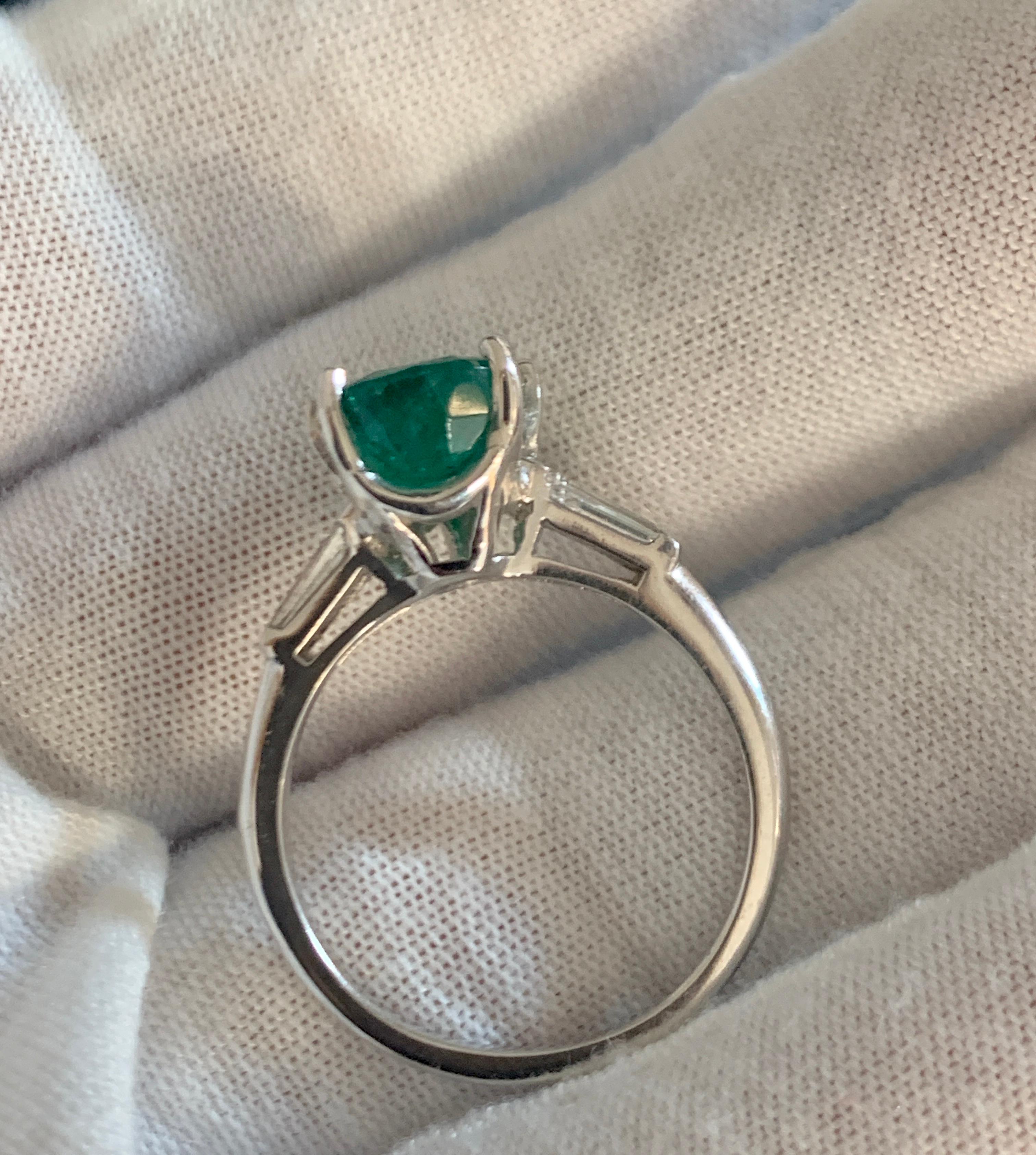 3.5 Carat Pear Cut Emerald and Diamond Ring 14 Karat White Gold For Sale 3