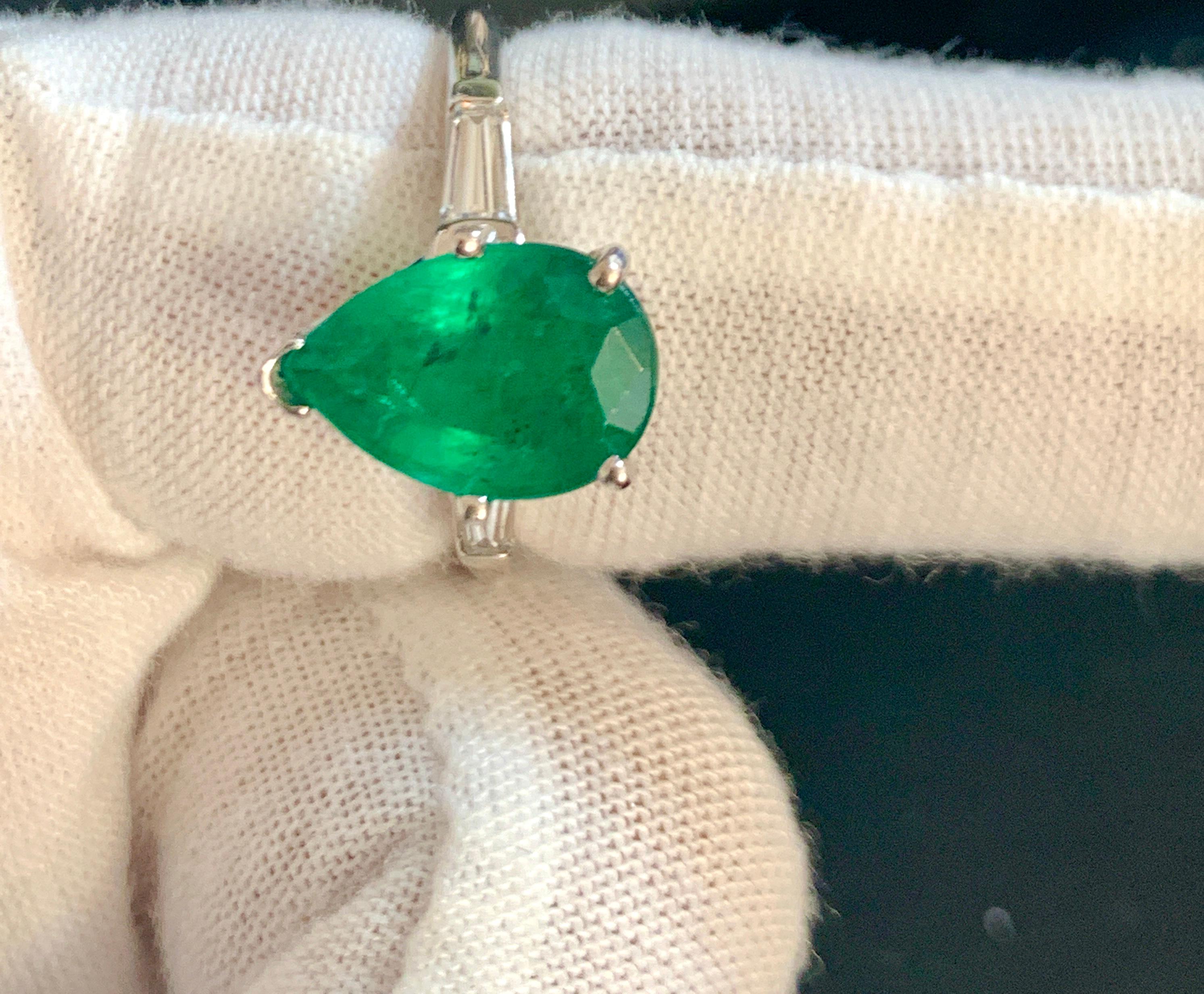 3.5 Carat Pear Cut Emerald and Diamond Ring 14 Karat White Gold For Sale 2