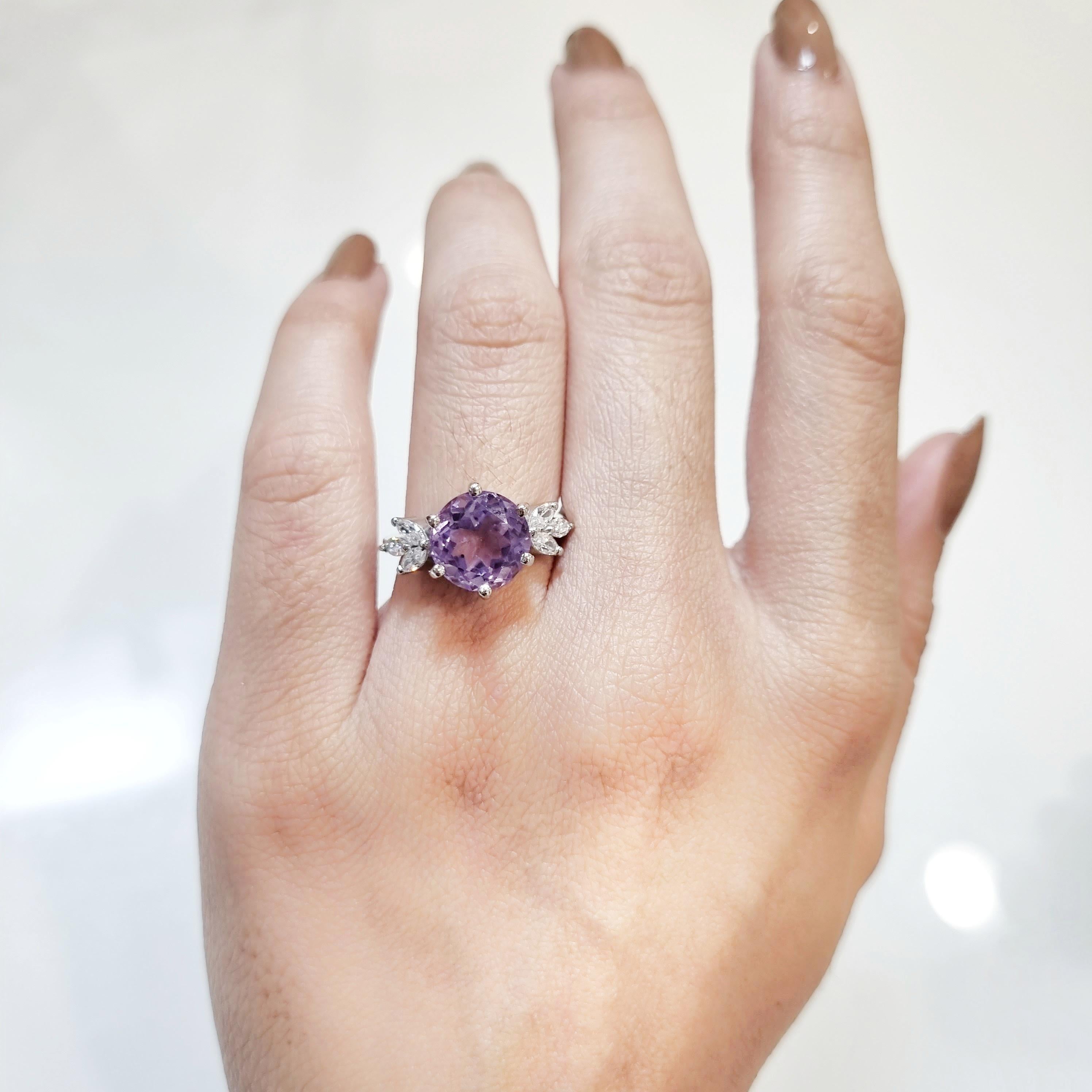 Women's 3.5 Carat Round Amethyst Gemstone Designer Ring For Sale