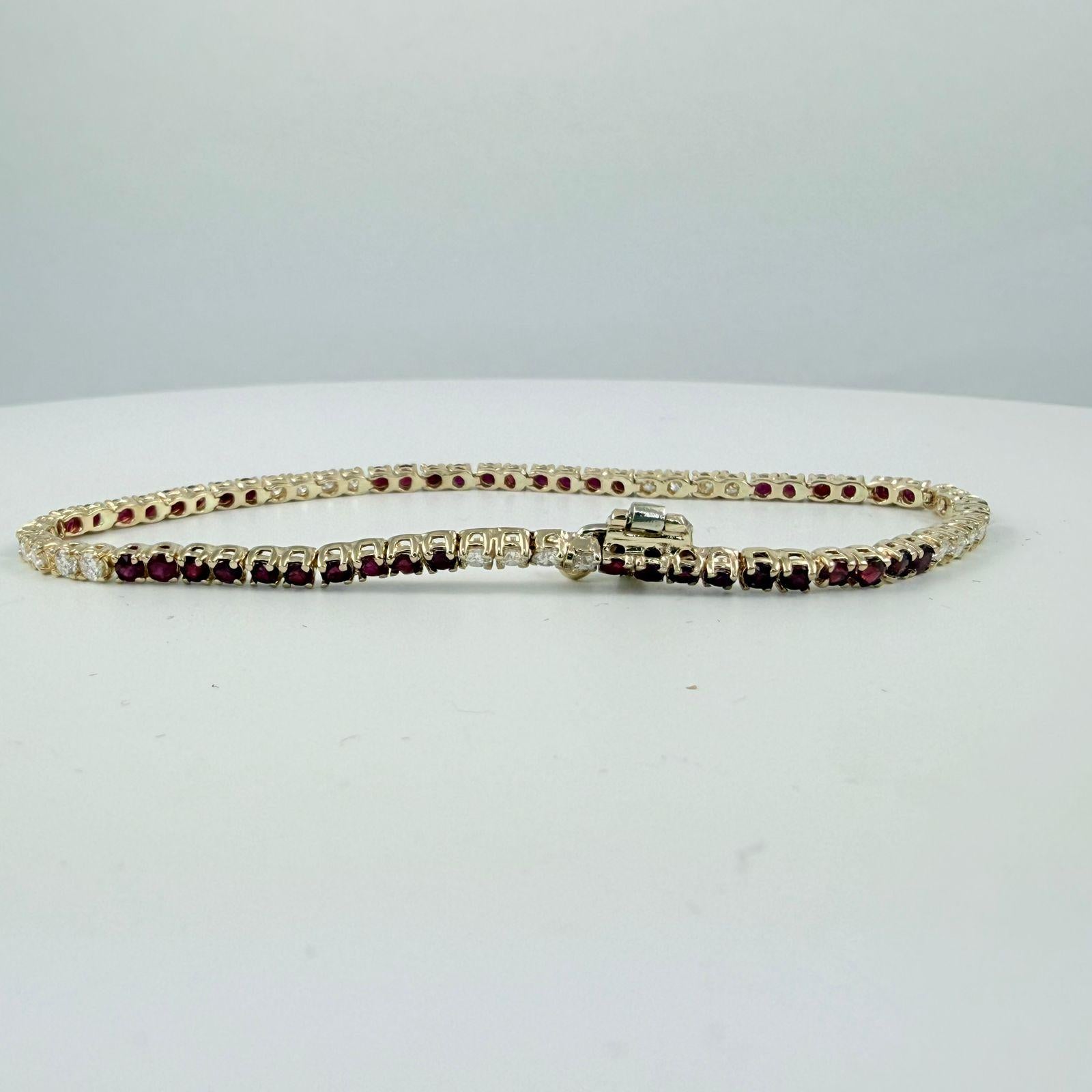 Pulsera de tenis de oro amarillo de 14 quilates con rubíes y diamantes de 3,5 quilates en Nuevo estado para la venta en New York, NY