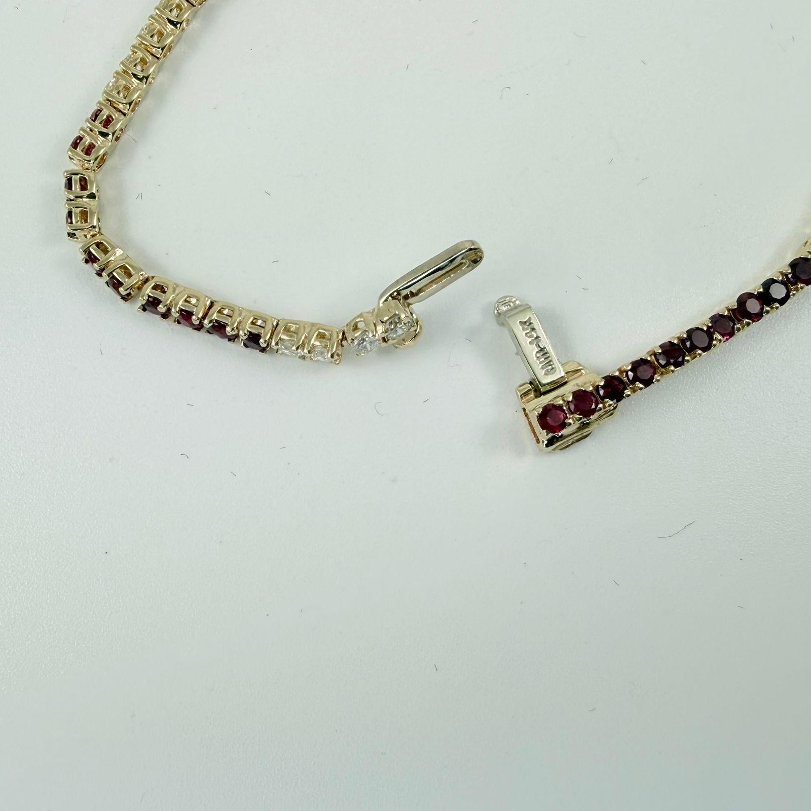 Femenino o masculino Pulsera de tenis de oro amarillo de 14 quilates con rubíes y diamantes de 3,5 quilates en venta