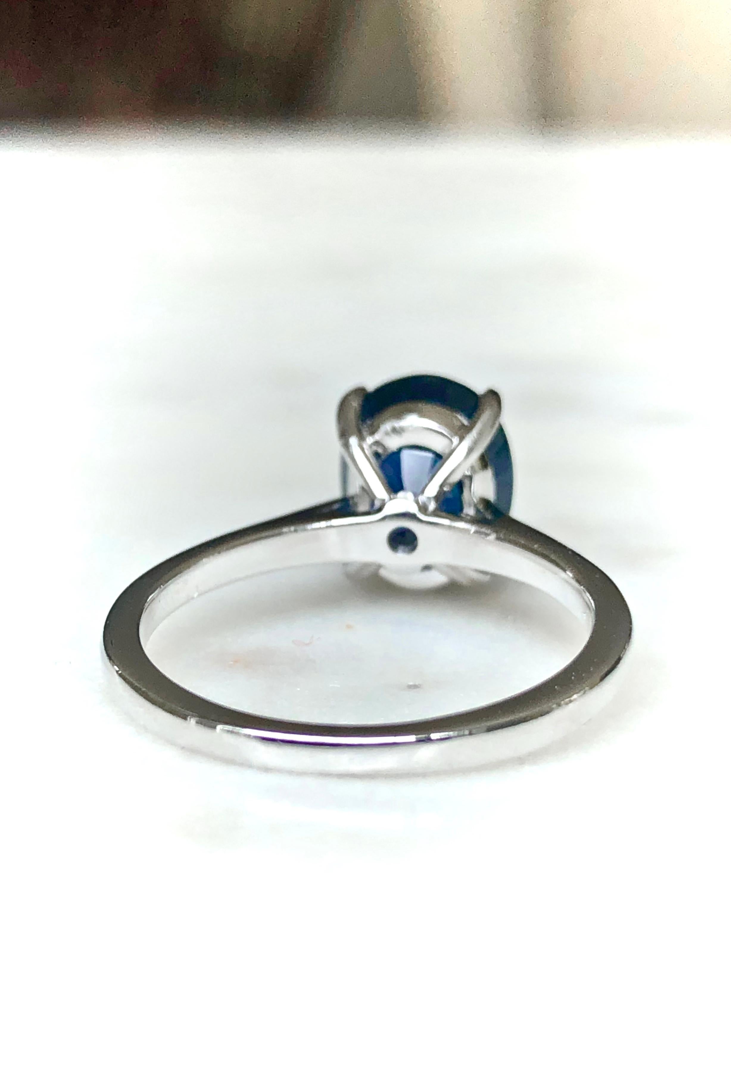 3.80 Carat Solitaire Engagement Sapphire Platinum Ring For Sale 2