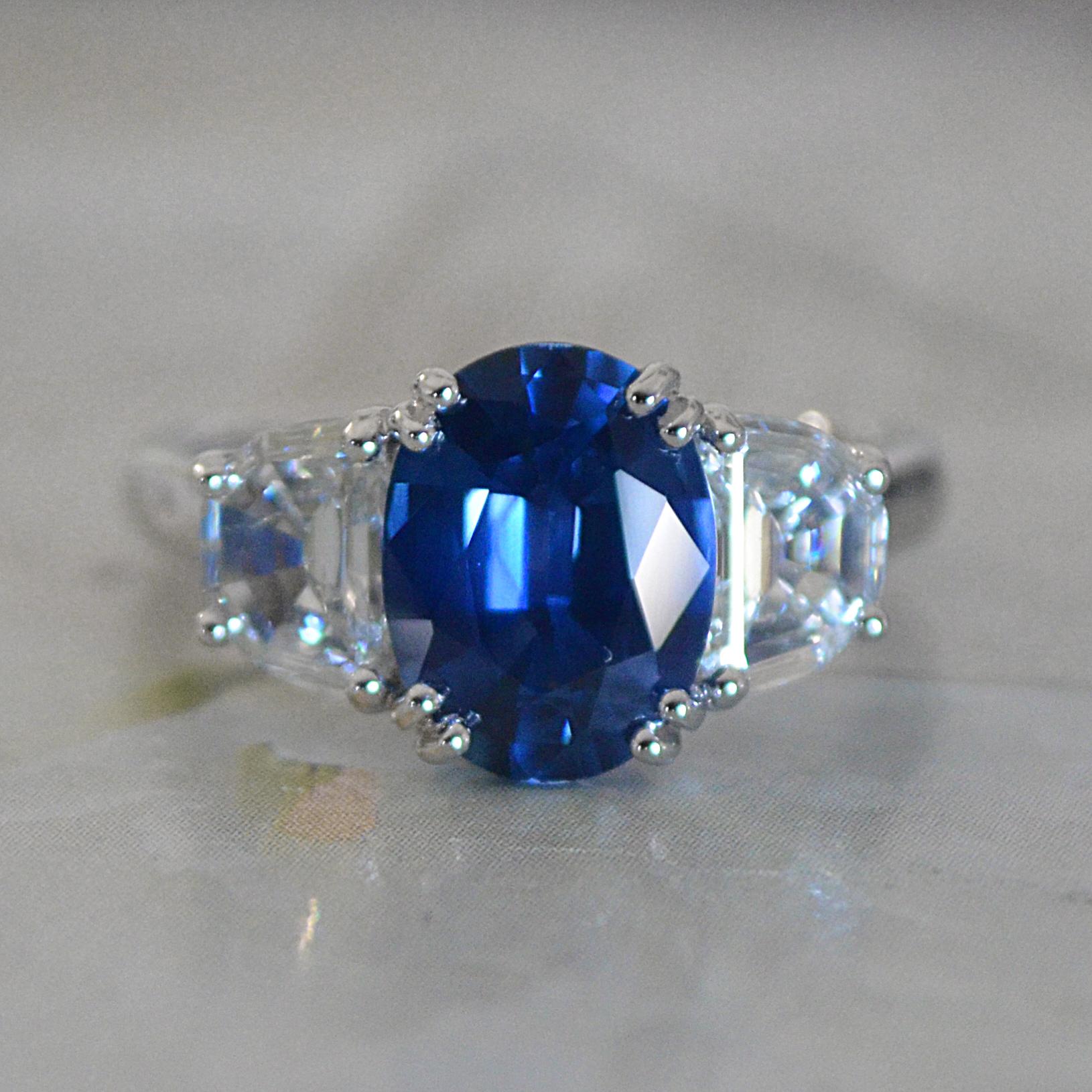Modern 3.5 Carat tw Apprx Blue Oval Sapphire & Trapezoid 3 Stone Ring - Ben Dannie For Sale