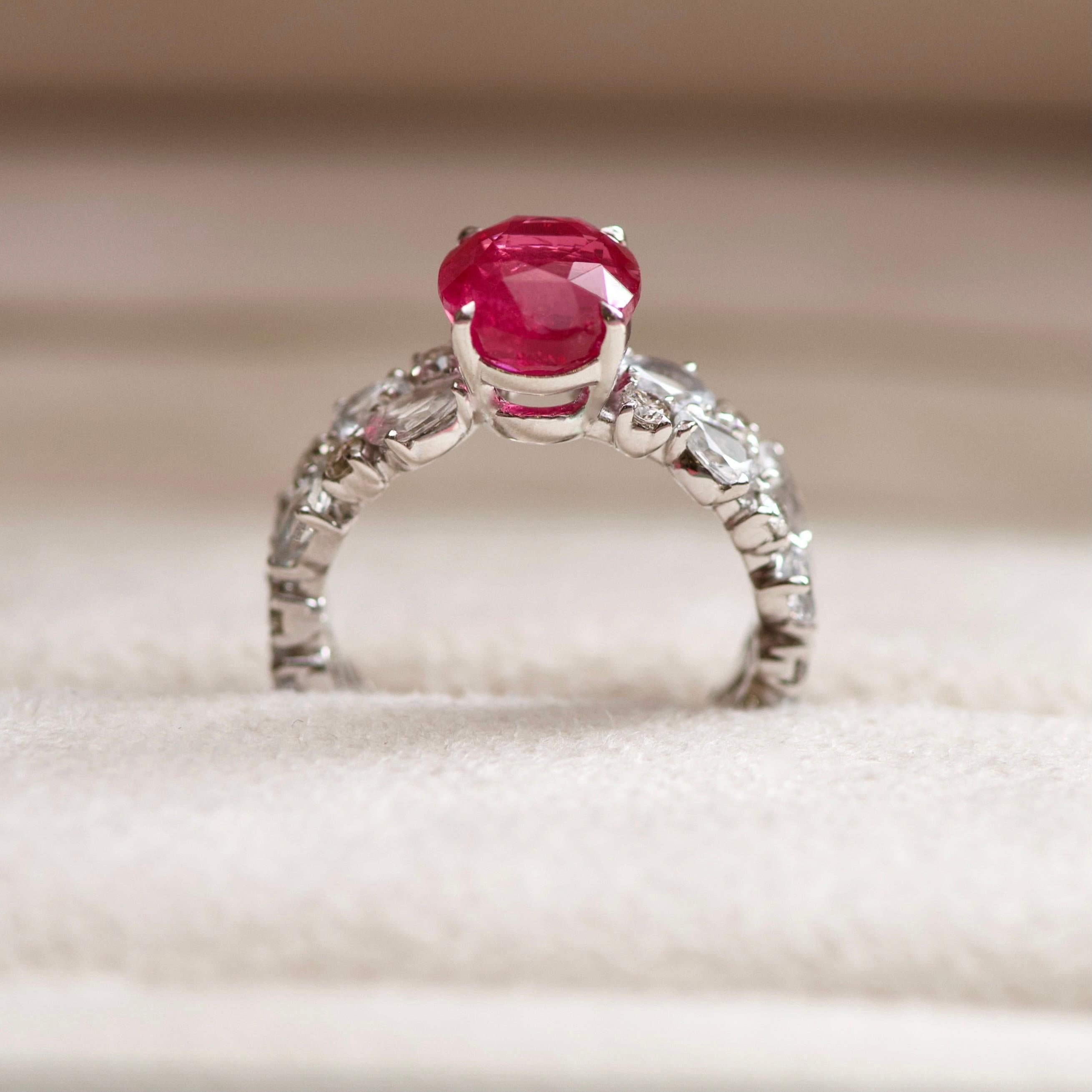 3.5 Carat Vivid Pink Spinel Mahenge Diamond 18 Karat White Gold Ring In New Condition In Singapore, SG