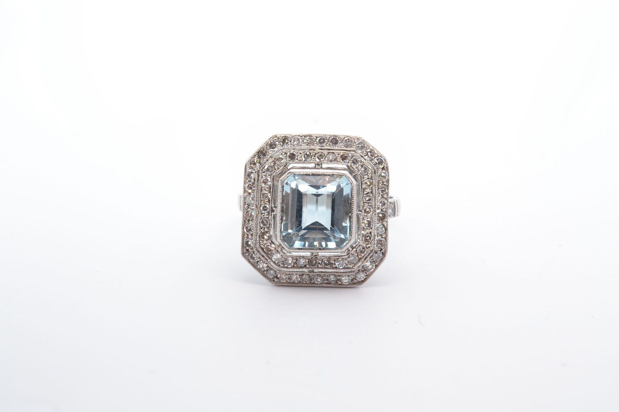 Stones: Aquamarine of 3.5cts, 64 diamonds: 0.96cts
Material: Platinum
Dimensions: 18mm x 18mm
Weight: 7.2g
Period: 1950
Size: 59 (free sizing)
Certificate
Ref. : 25078