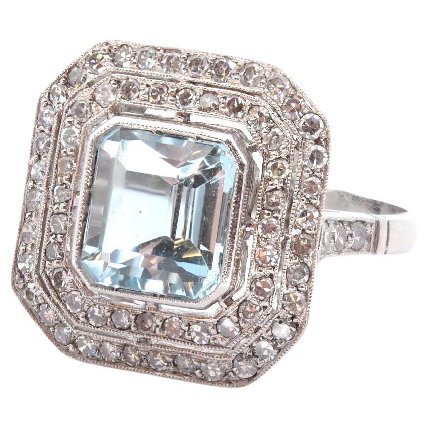 3.5 carats aquamarine ring with diamonds For Sale