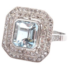 3.5 carats aquamarine ring with diamonds
