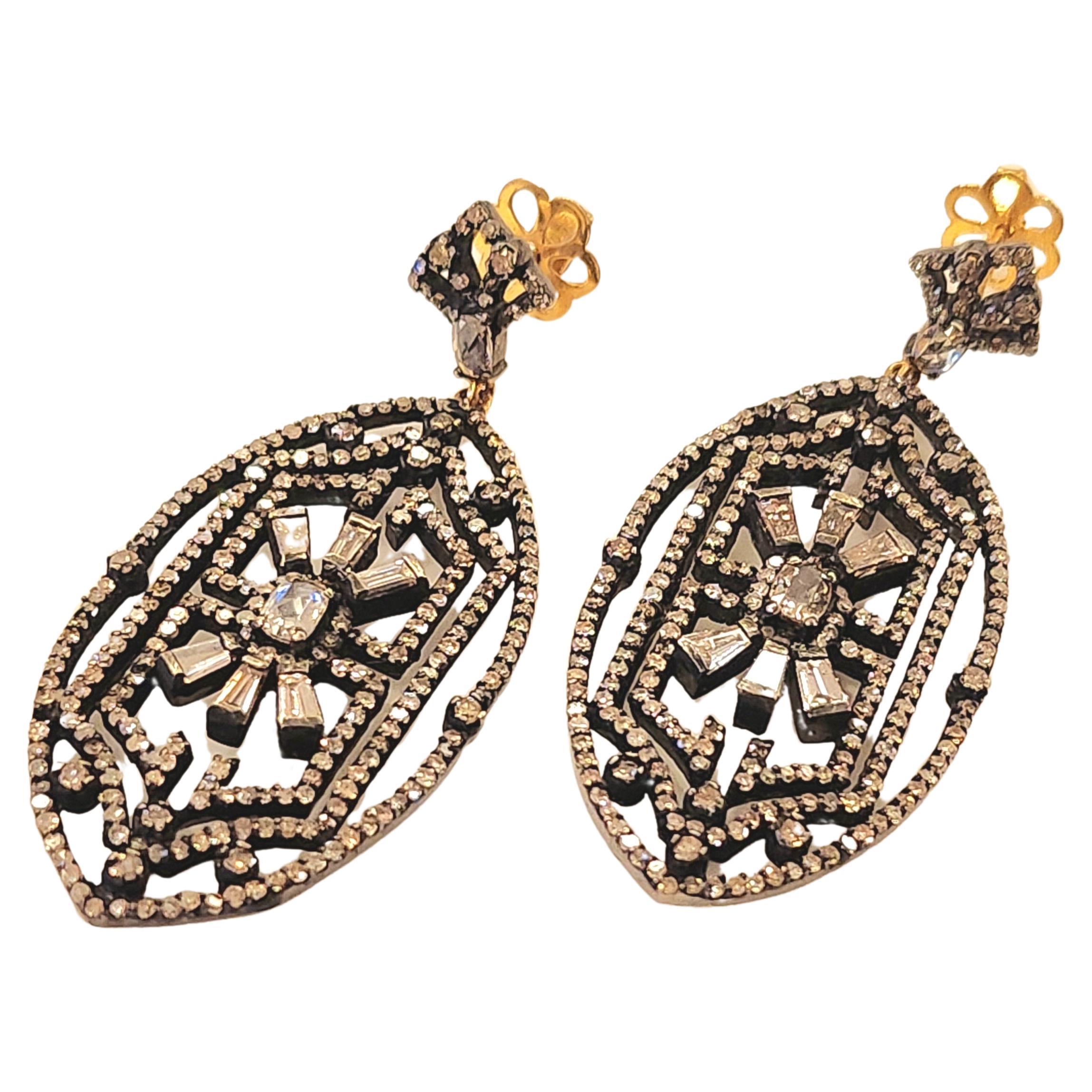 Diamond earrings 3.5 Carats Dangling Earrings In Excellent Condition For Sale In Cairo, EG