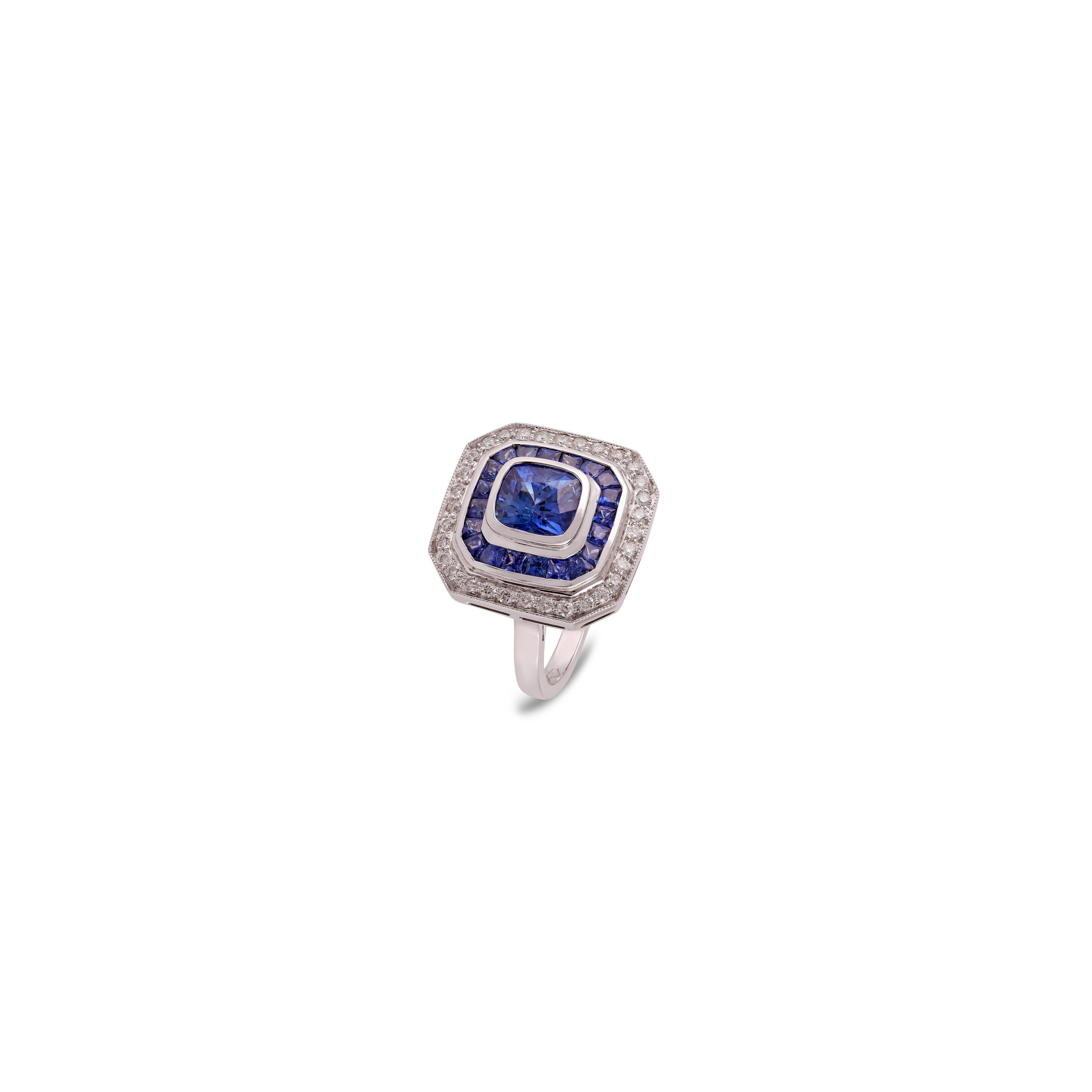 Cushion Cut 3.5 Carats Sapphire and Diamond Ring  18k Gold For Sale