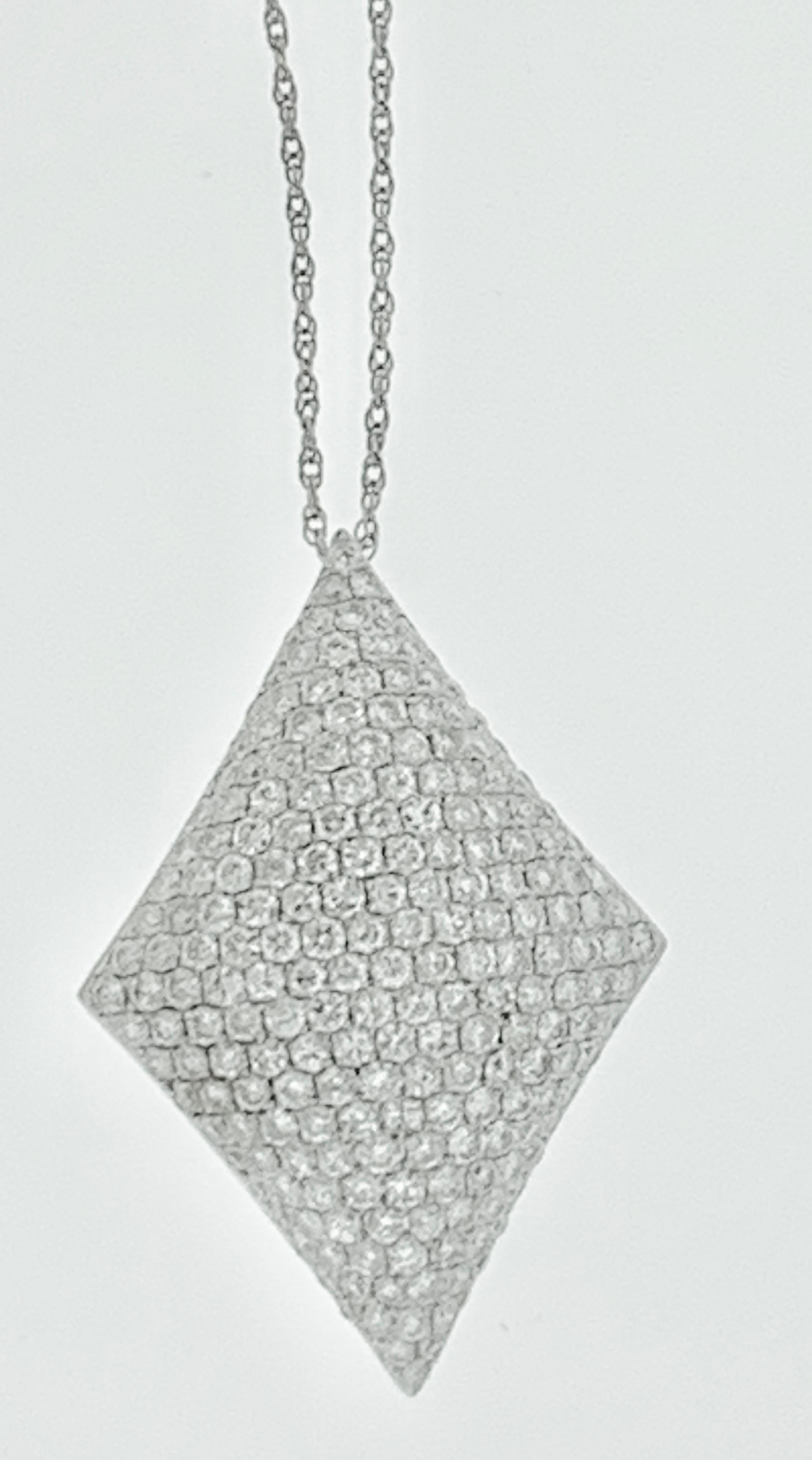 Round Cut 3.5 Carat VS/E Quality Diamond Pendant Necklace in 14 Karat White Gold For Sale