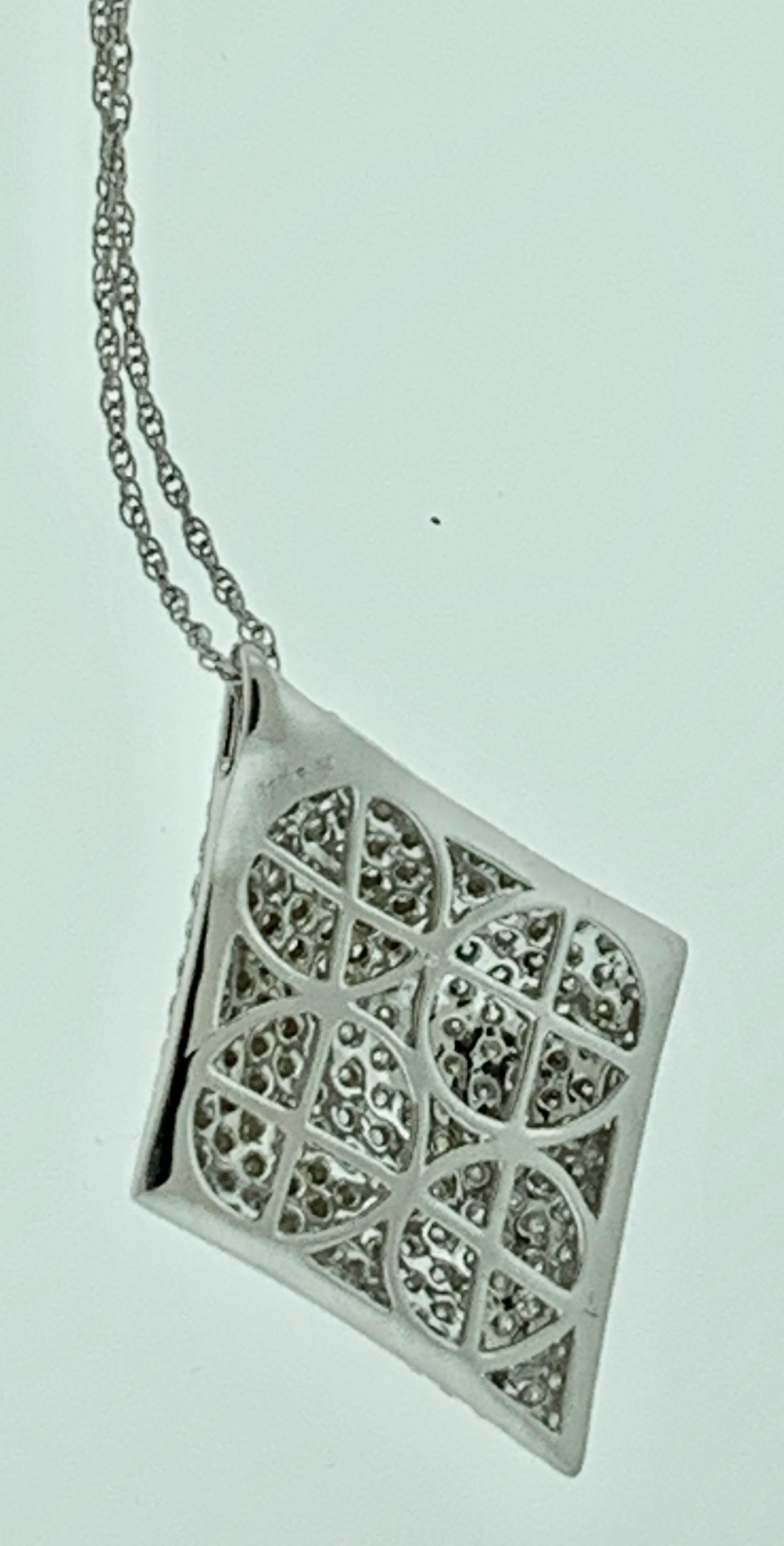 3.5 Carat VS/E Quality Diamond Pendant Necklace in 14 Karat White Gold In Excellent Condition For Sale In New York, NY