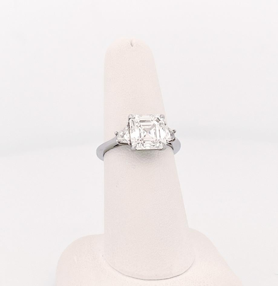 3,5 CT Asscher Cut Diamant 3 Stein Platin Verlobungsring (Asscher-Schliff) im Angebot