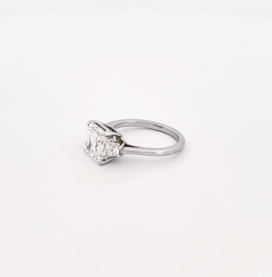 3,5 CT Asscher Cut Diamant 3 Stein Platin Verlobungsring Damen im Angebot