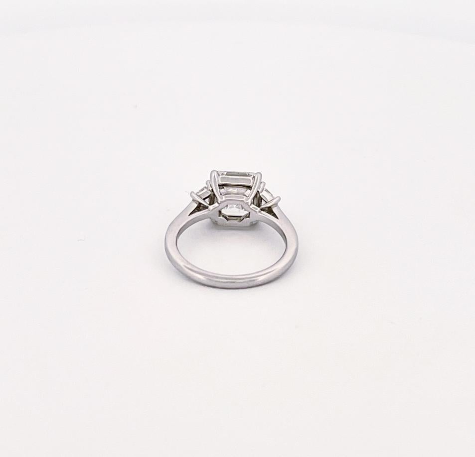 3,5 CT Asscher Cut Diamant 3 Stein Platin Verlobungsring im Angebot 2