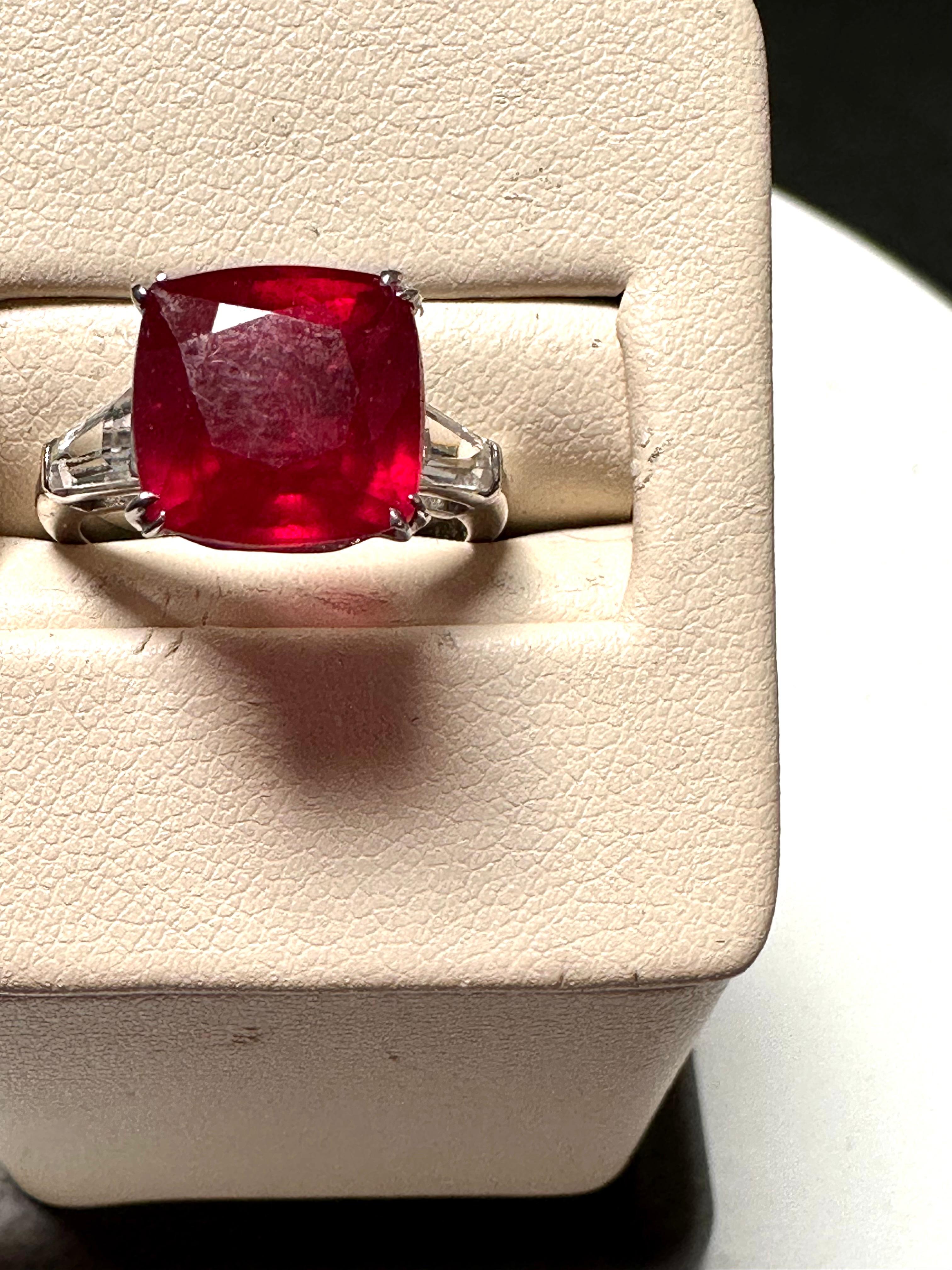 3.5 Ct Cushion Treated Ruby 14 Karat White Gold Ring With Two Baguette Diamonds For Sale 5