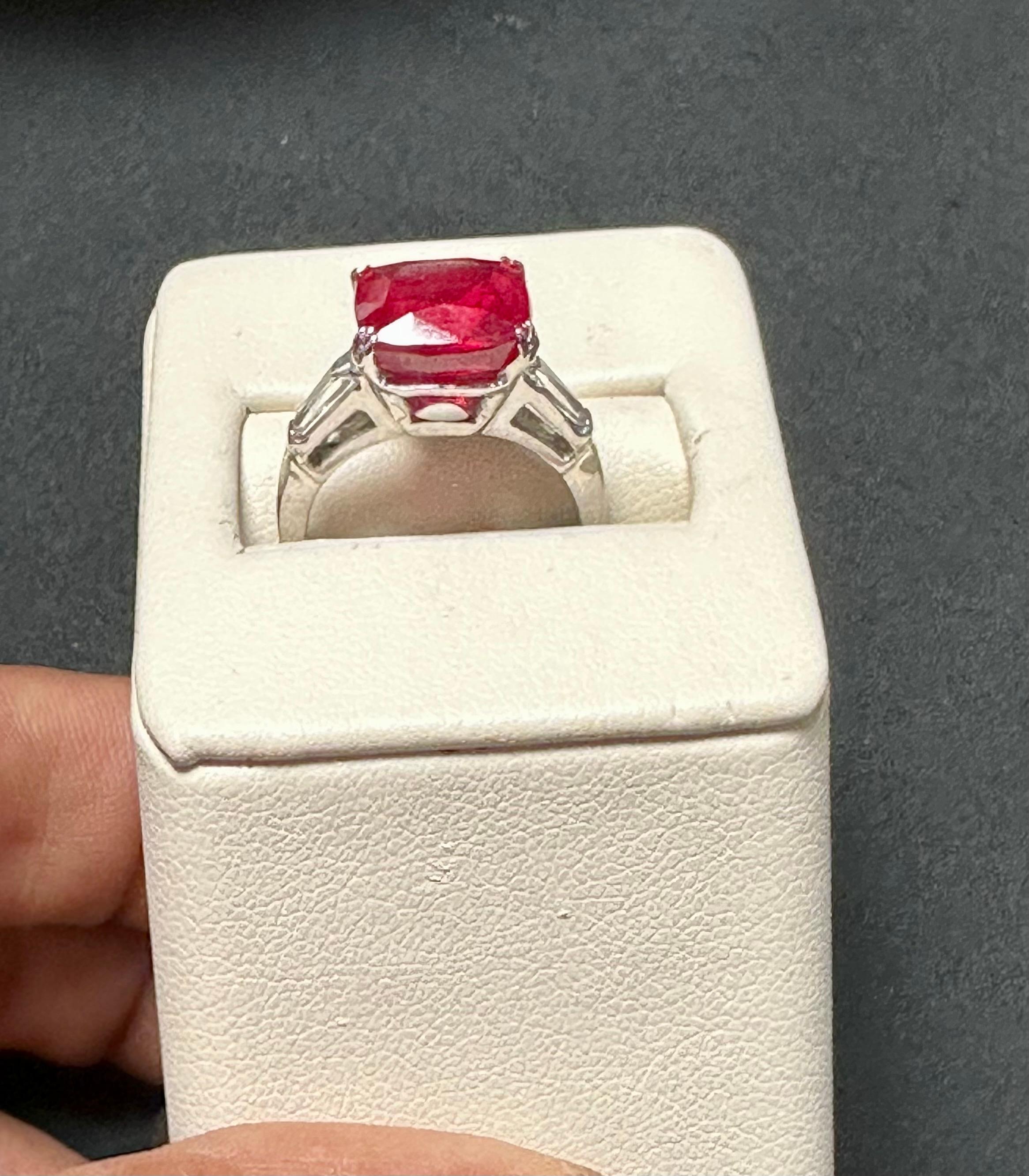 3.5 Ct Cushion Treated Ruby 14 Karat White Gold Ring With Two Baguette Diamonds For Sale 6