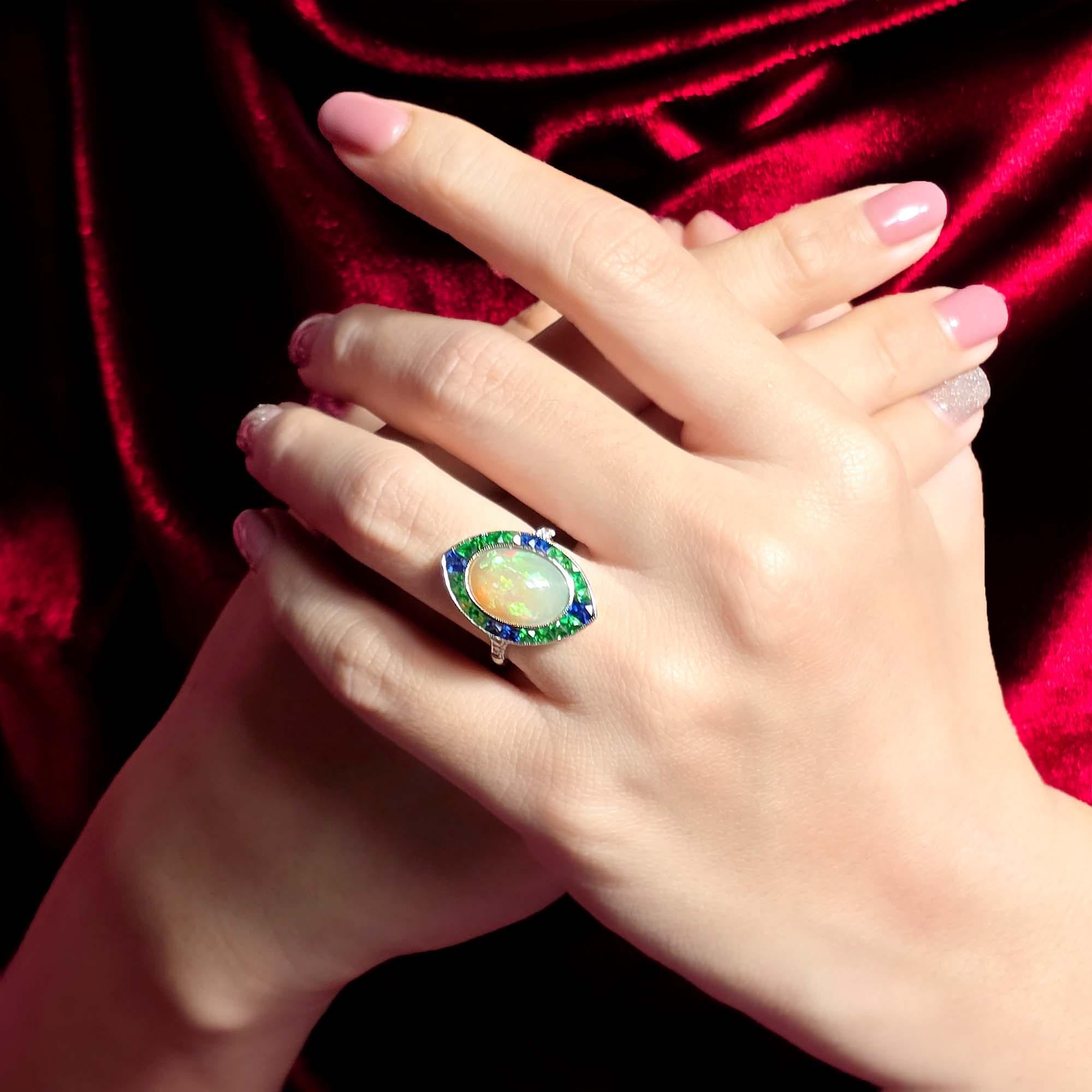 Art déco 3.5 Ct. Bague cocktail éthiopienne, saphir, tsavorite et diamant en or 18 carats