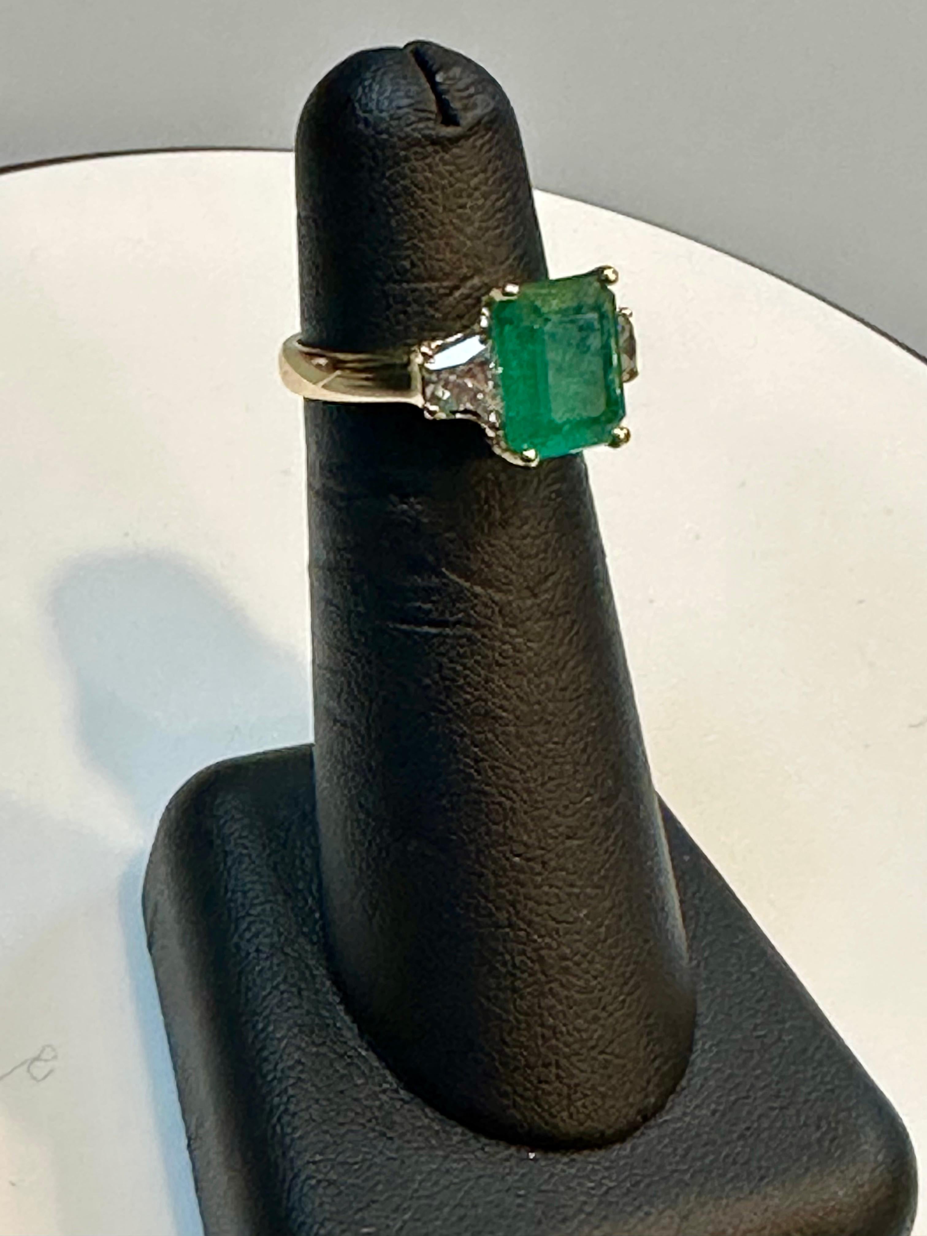 3.5 Ct Natural Emerald Cut Emerald and 1 Carat Diamond 14 Kt Yellow Gold Ring In Excellent Condition In New York, NY
