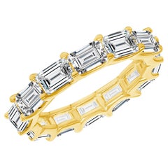 3,5 ct. Tw. Eternity Band mit Smaragd und Diamant in Ost-West- Shared Prong-Fassung H,VS