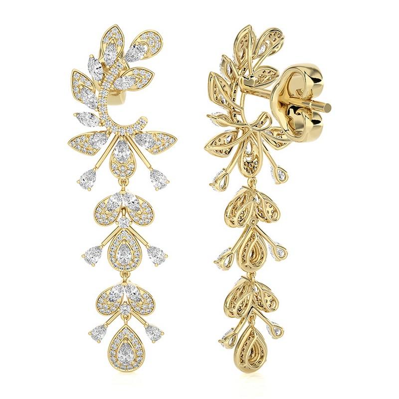 Overview:
The Maria collection’s dangling earrings are a luxurious and elegant accessory that seamlessly blends nature-inspired design with exquisite craftsmanship. Featuring 3.5 carats of dazzling diamonds set in 18K yellow gold, these earrings