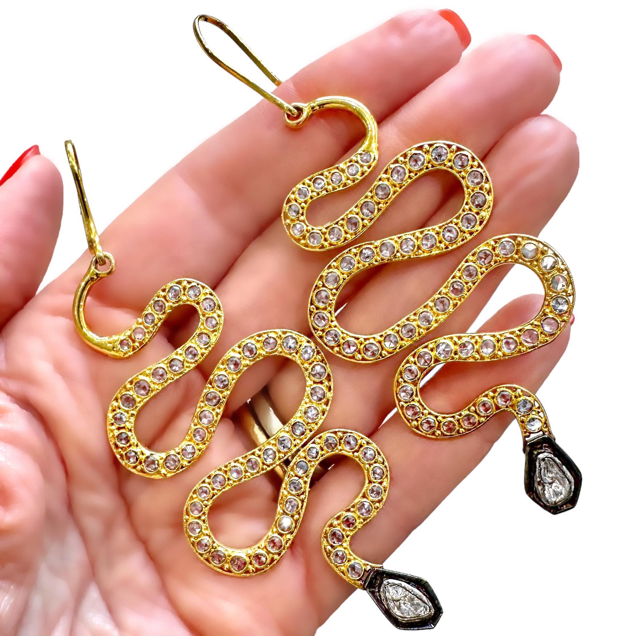 3.5 Inches Long 14k Yellow Gold and Rose Cut Diamond Serpentine Hanging Earrings In Excellent Condition For Sale In Palm Beach, FL