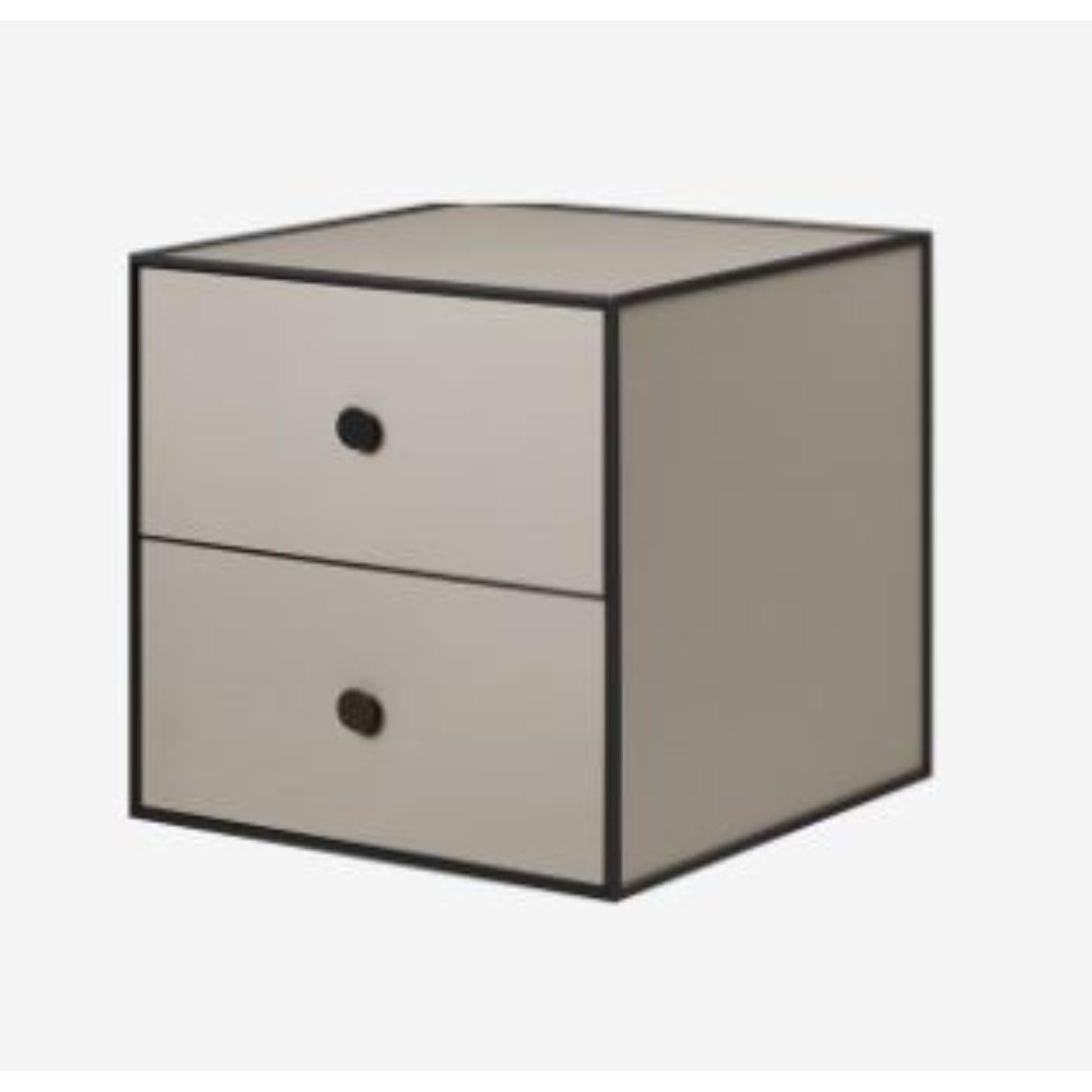 35 sand frame box with 2 drawer by Lassen
Dimensions: W 35 x D 35 x H 35 cm 
Materials: Finér, Melamin, Melamin, Melamine, Metal, Veneer,
Also available in different colours and dimensions. 
Weight: 10.50, 10.50, 11.50, 11.50 Kg

Frame