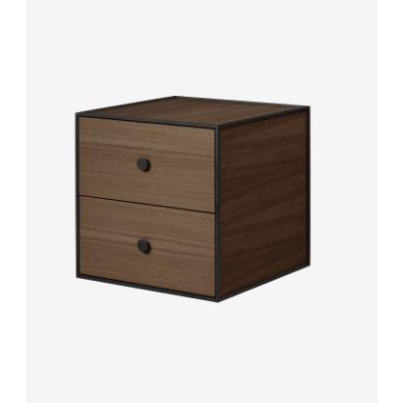35 smoked oak frame box with 2 drawer by Lassen
Dimensions: W 35 x D 35 x H 35 cm 
Materials: Finér, Melamin, Melamin, Melamine, metal, veneer, oak
Also available in different colors and dimensions.
Weight: 10.50, 10.50, 11.50, 11.50 Kg

Frame