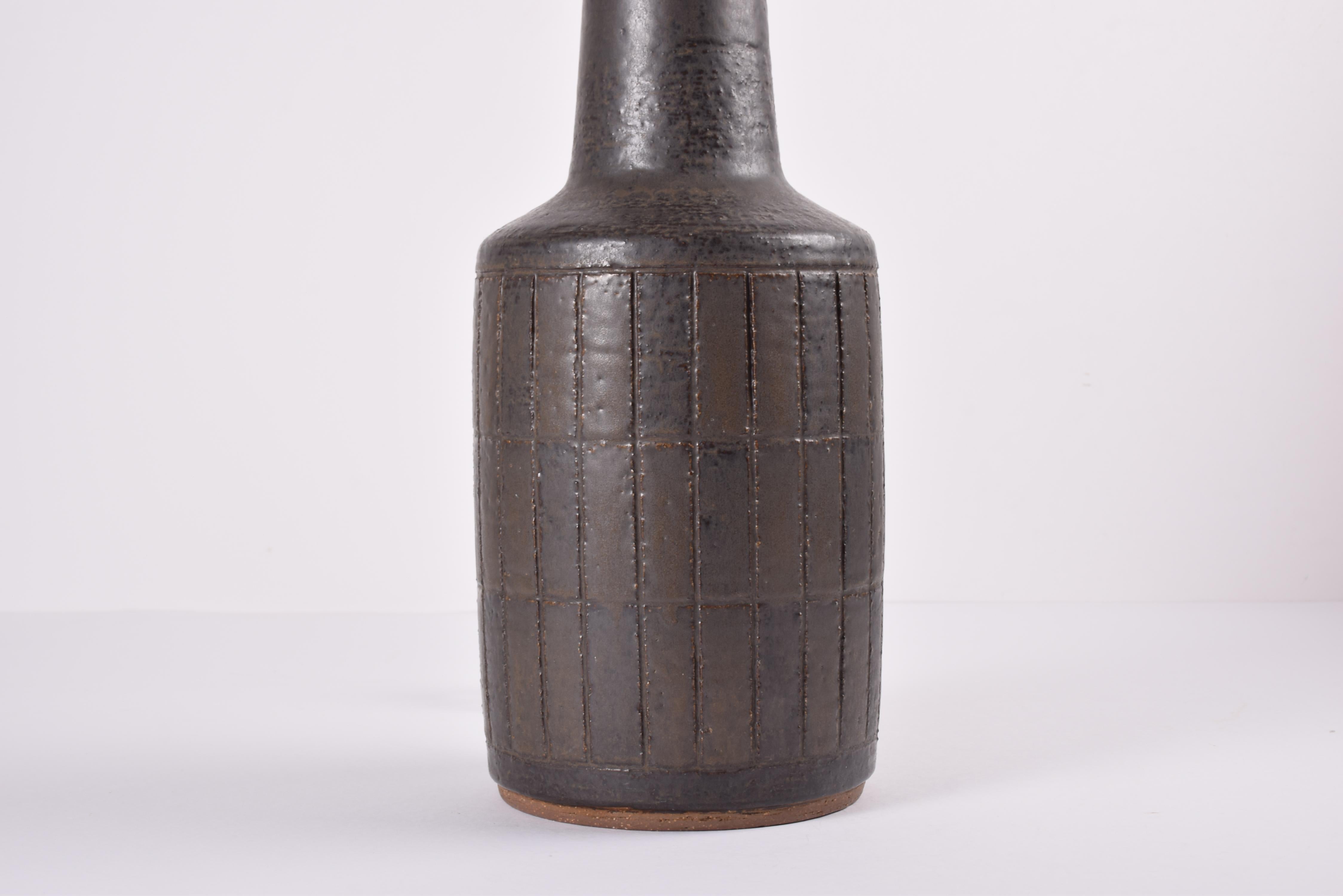 Grande lampe de bureau danoise mi-siècle en céramique de palmier à glaçure marron foncé, années 1960 Bon état - En vente à Silkeborg, Silkeborg