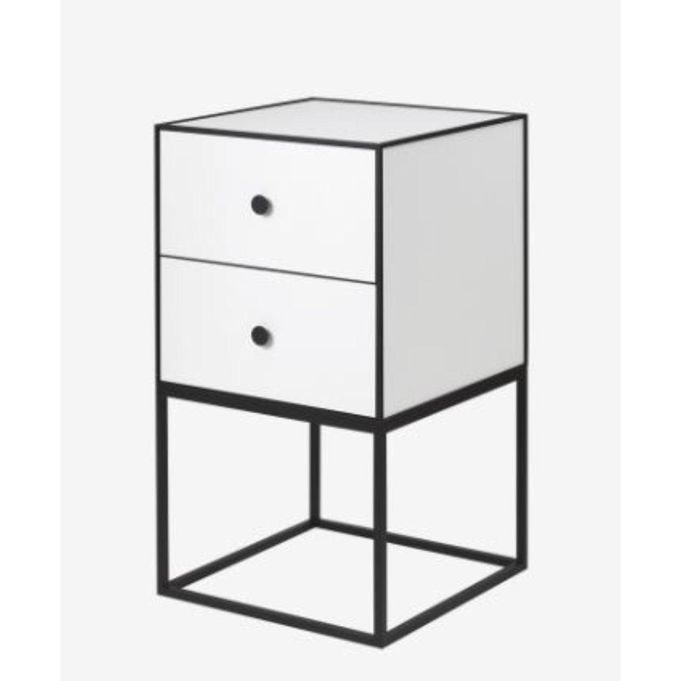 35 white frame sideboard with 2 drawers by Lassen.
Dimensions: D 35 x W 35 x H 63 cm.
Materials: Finér, Melamin, Melamine, Metal, Veneer
Also available in different colors and dimensions. 
Weight: 15.50 Kg

By Lassen is a Danish design brand